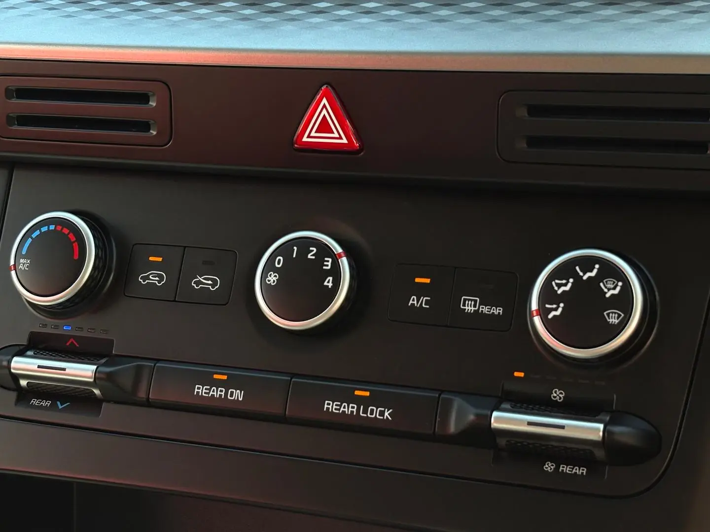 2022 Kia Carnival Gallery Image 19