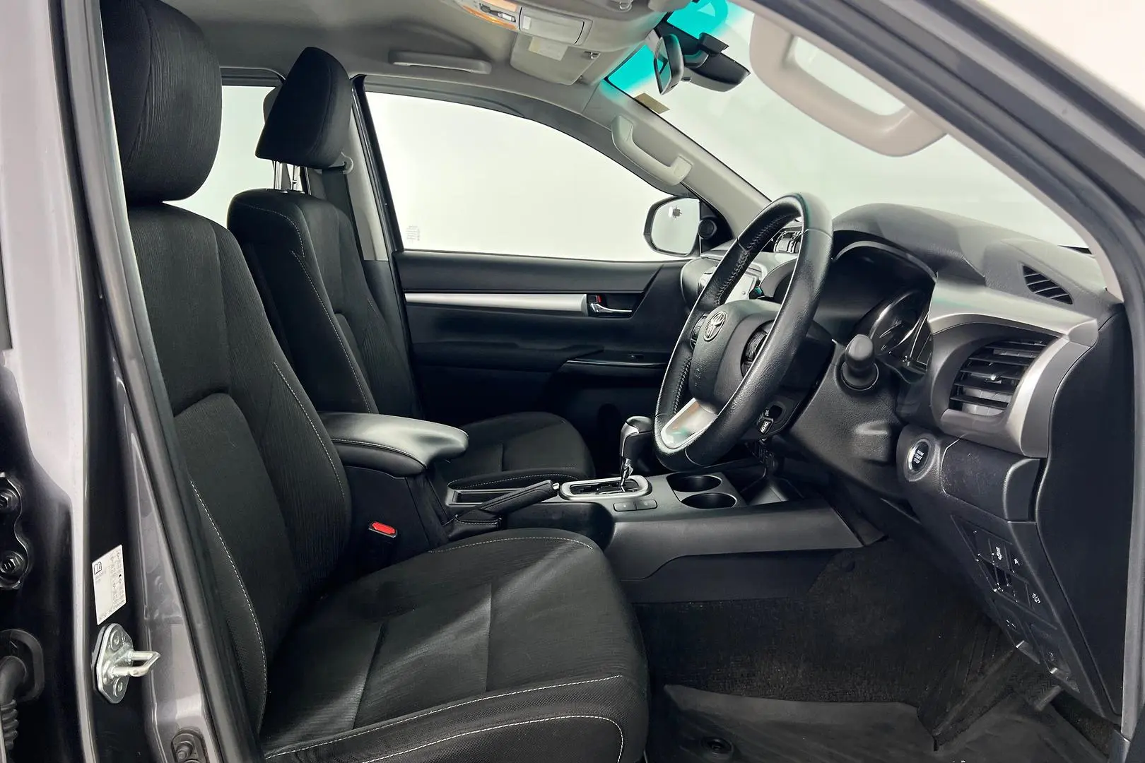2022 Toyota Hilux Gallery Image 11