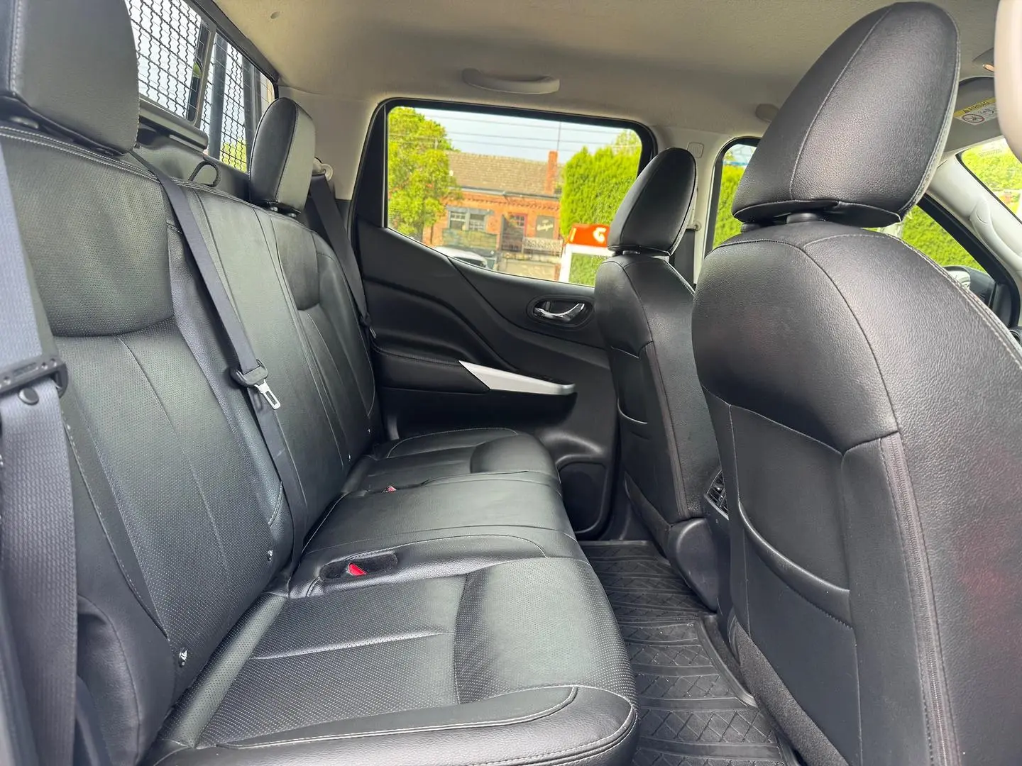 2020 Nissan Navara Gallery Image 25