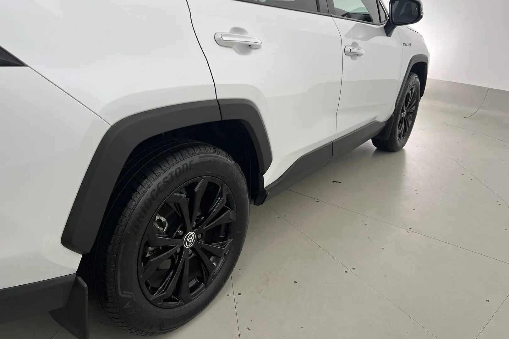 2023 Toyota RAV4 Gallery Image 5