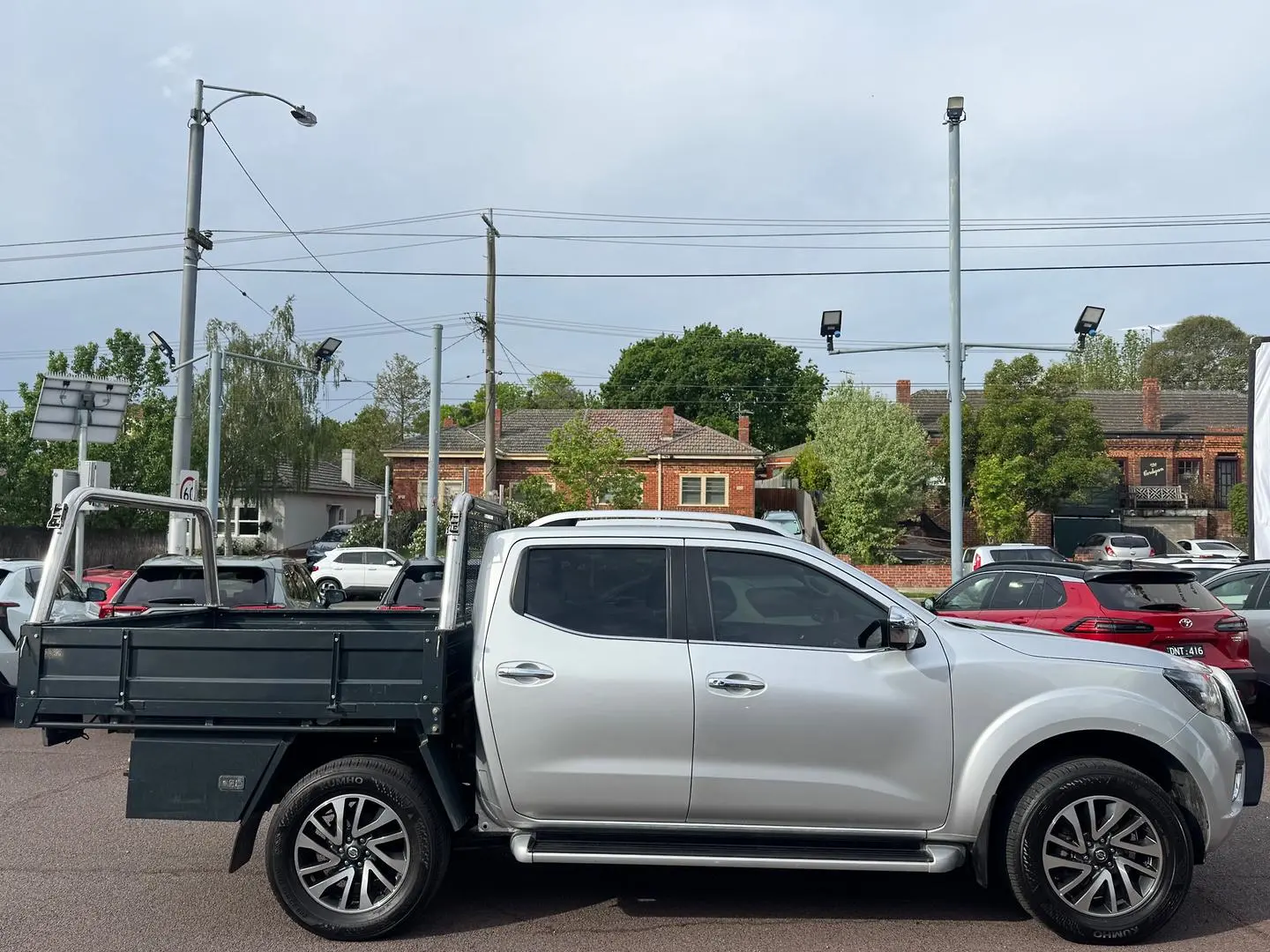 2020 Nissan Navara Gallery Image 3