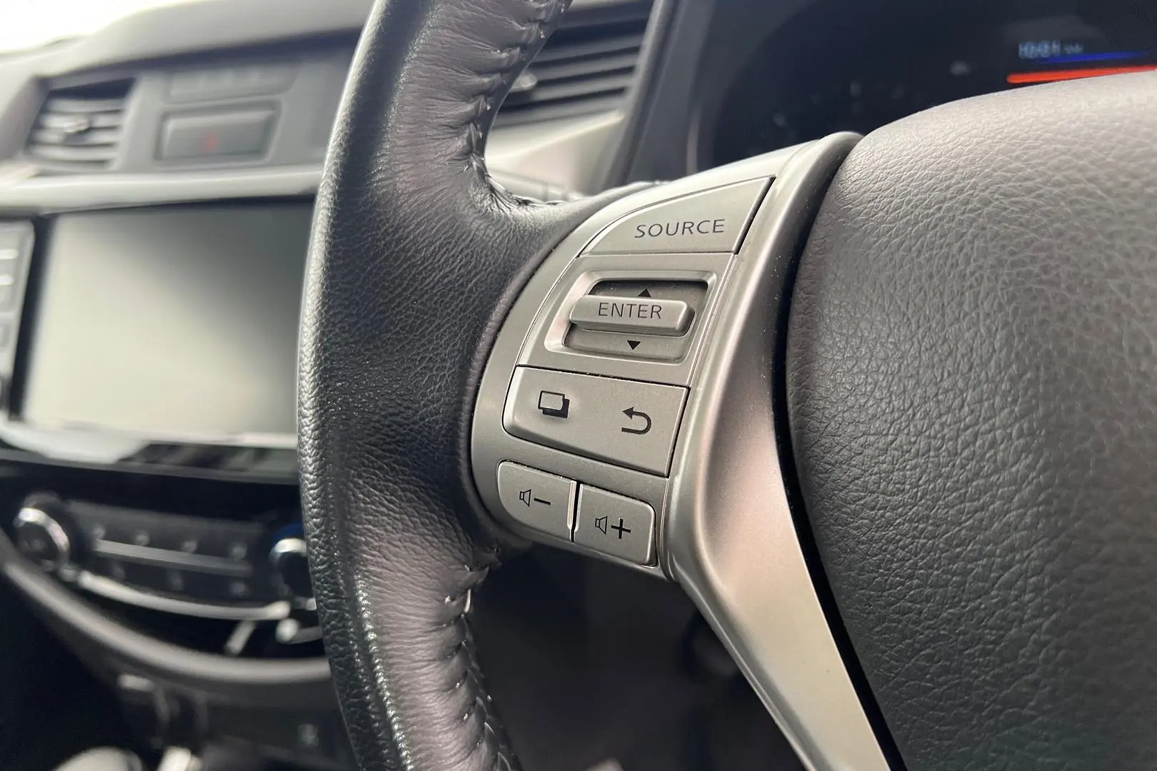 2020 Nissan Navara Gallery Image 15