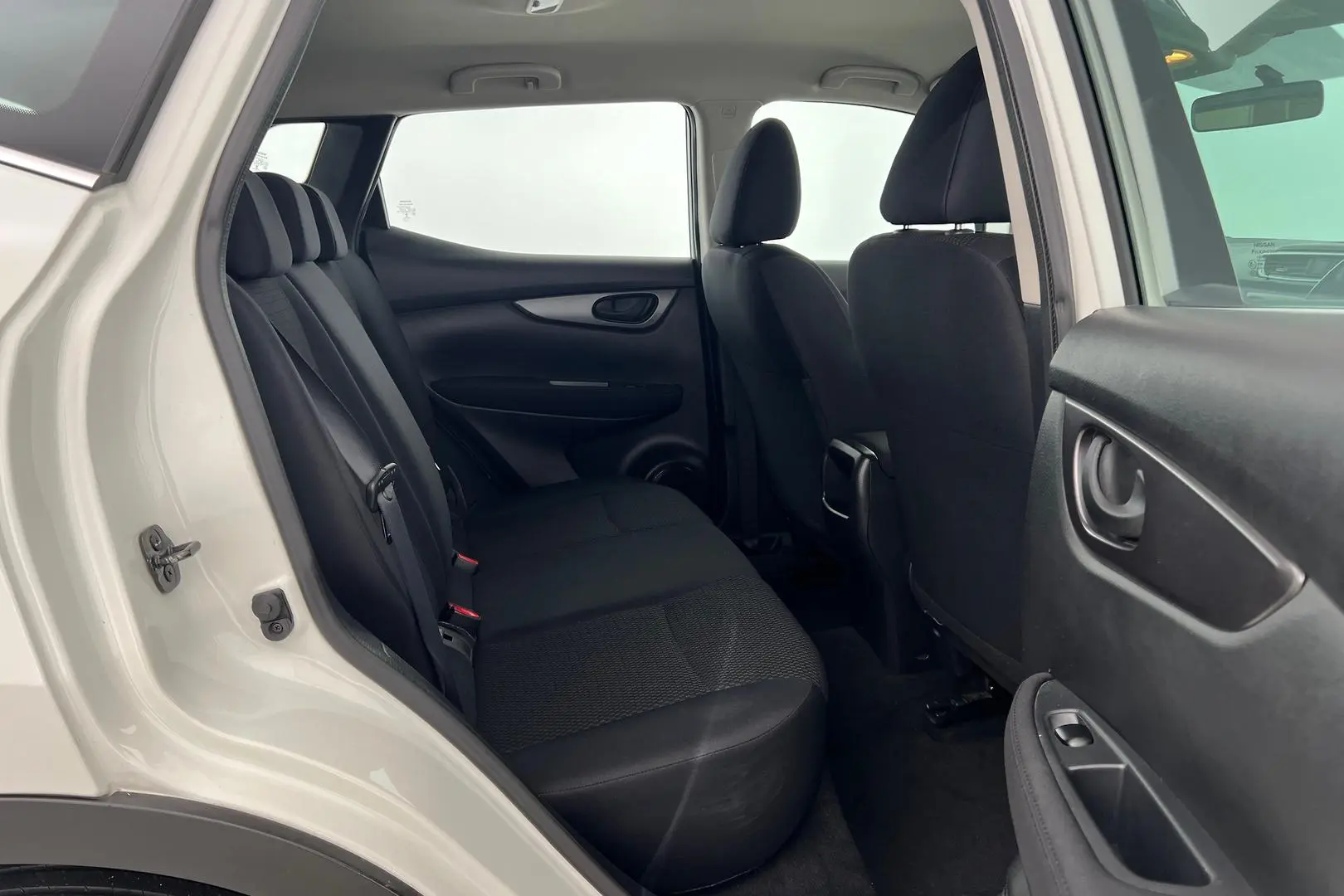 2015 Nissan QASHQAI Gallery Image 19