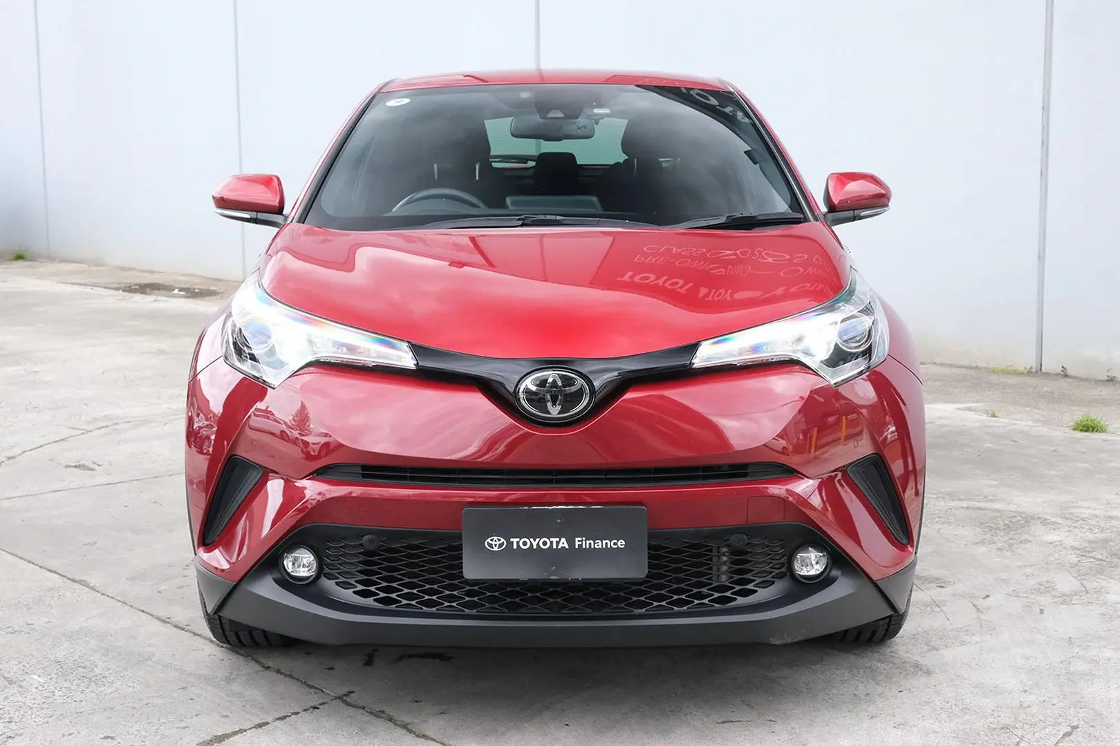 2018 Toyota C-HR Gallery Image 3