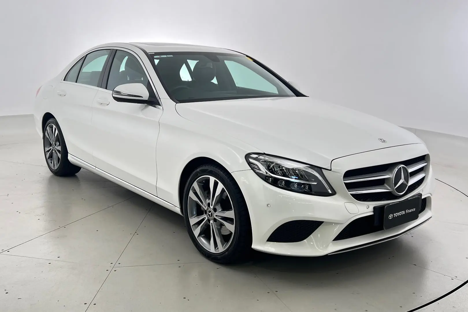 2020 Mercedes-Benz C-Class Gallery Image 1