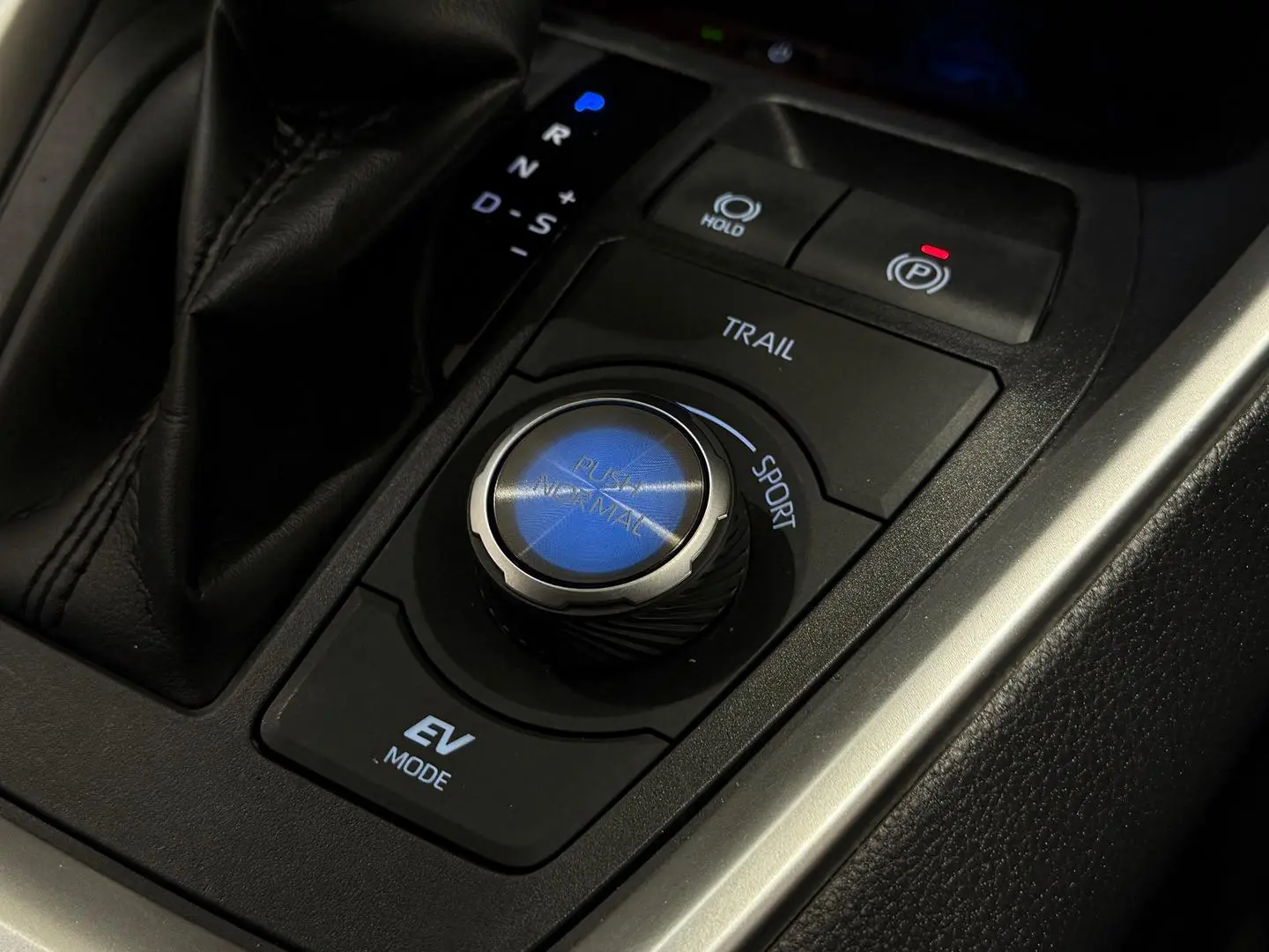 2024 Toyota RAV4 Gallery Image 18