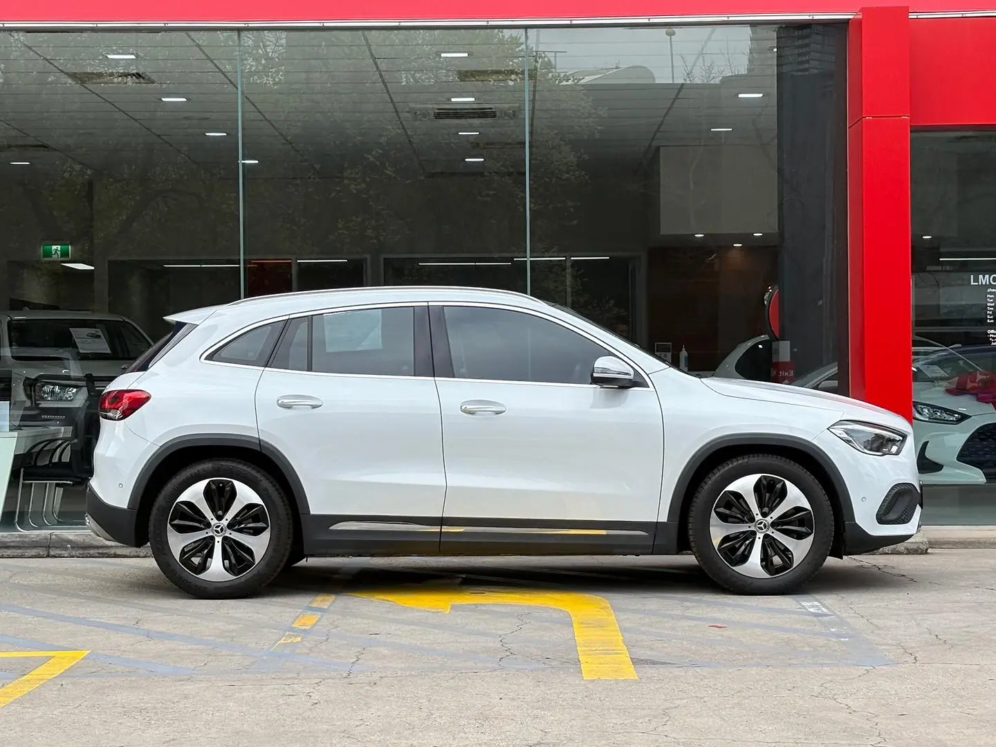 2021 Mercedes-Benz GLA-Class Gallery Image 2