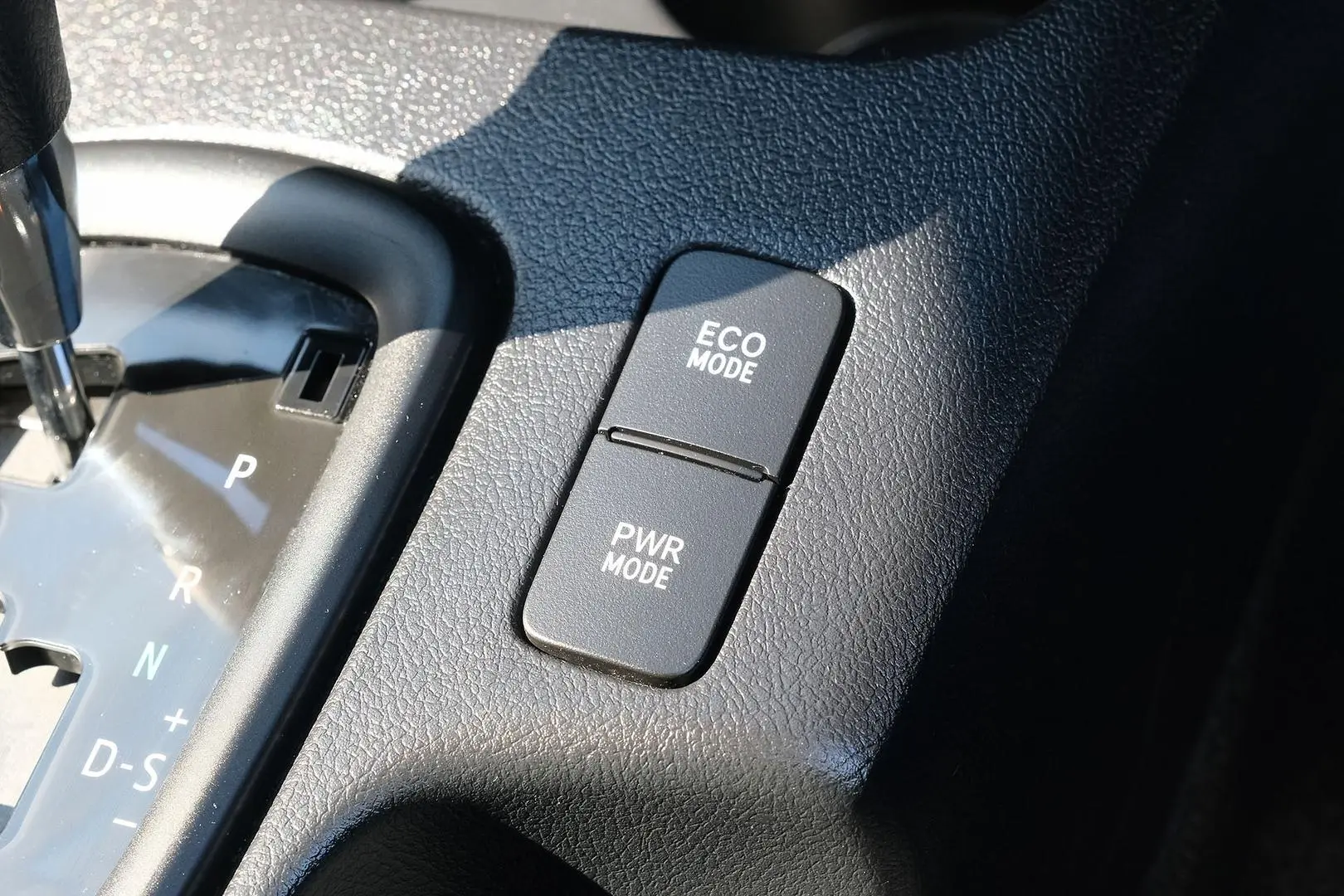 2017 Toyota Hilux Gallery Image 18