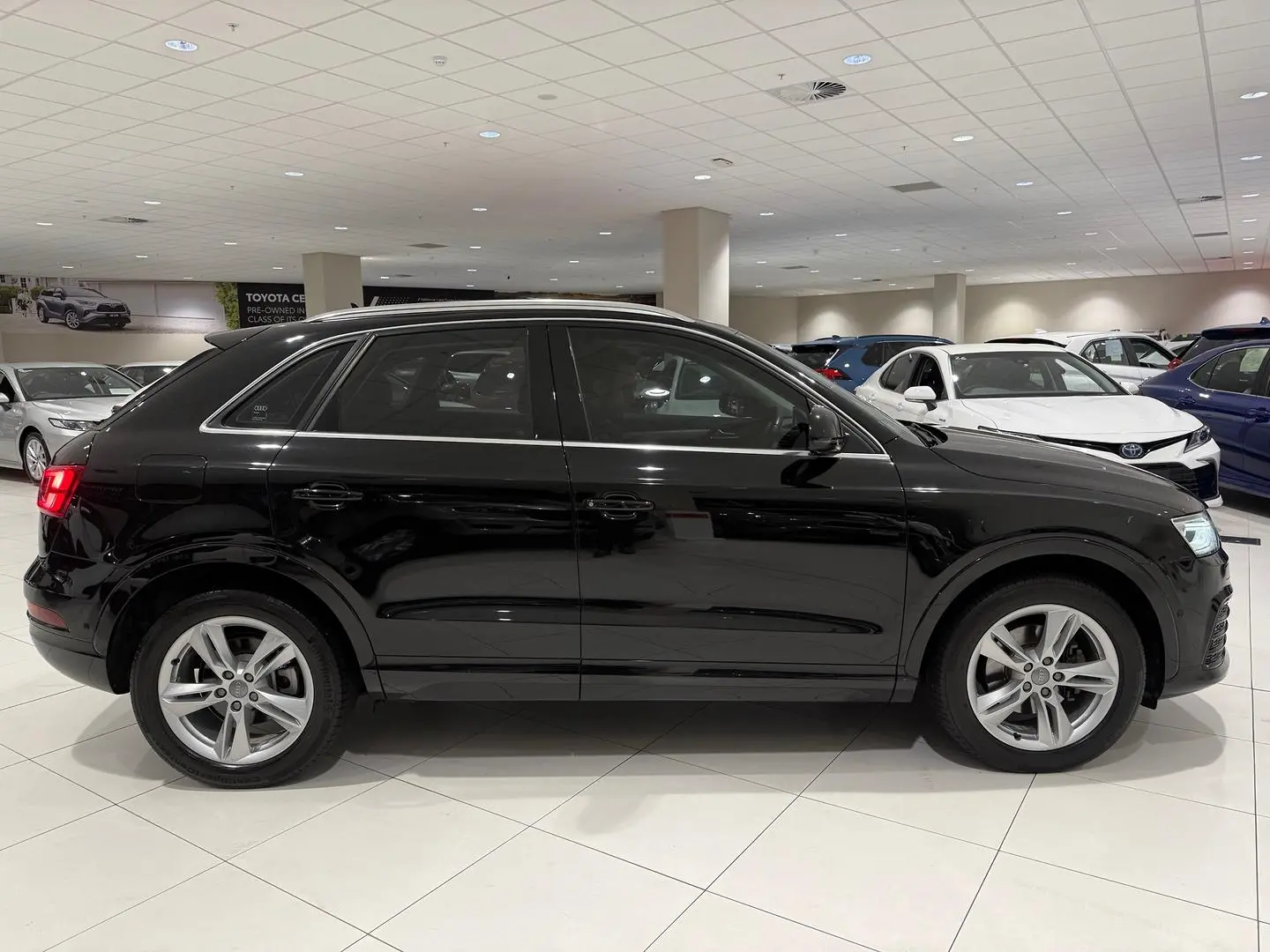 2018 Audi Q3 Gallery Image 2