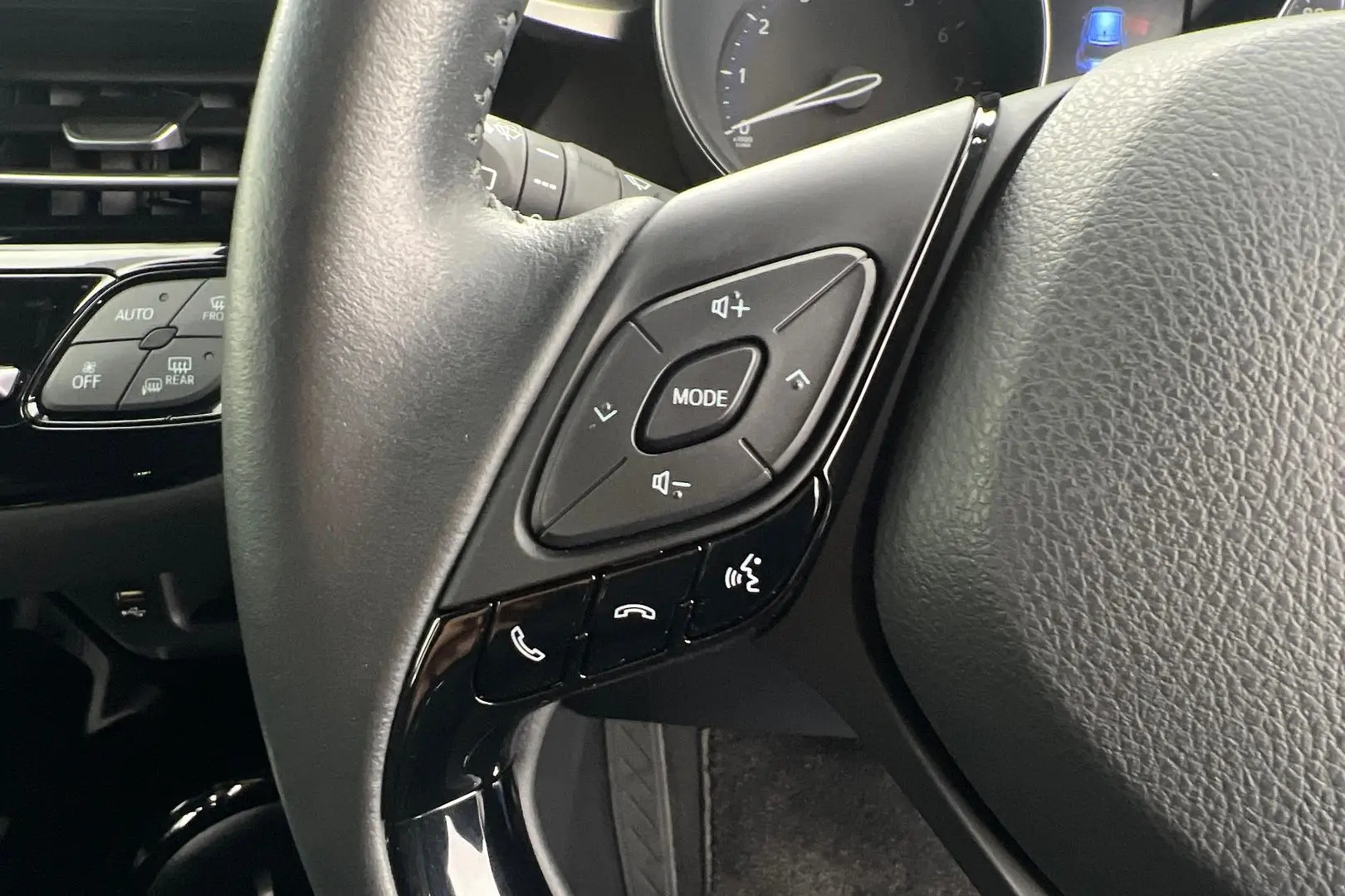 2021 Toyota C-HR Gallery Image 16