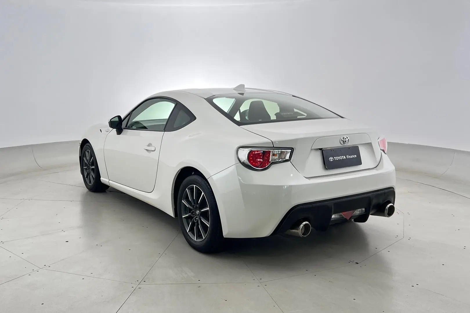 2016 Toyota 86 Gallery Image 2