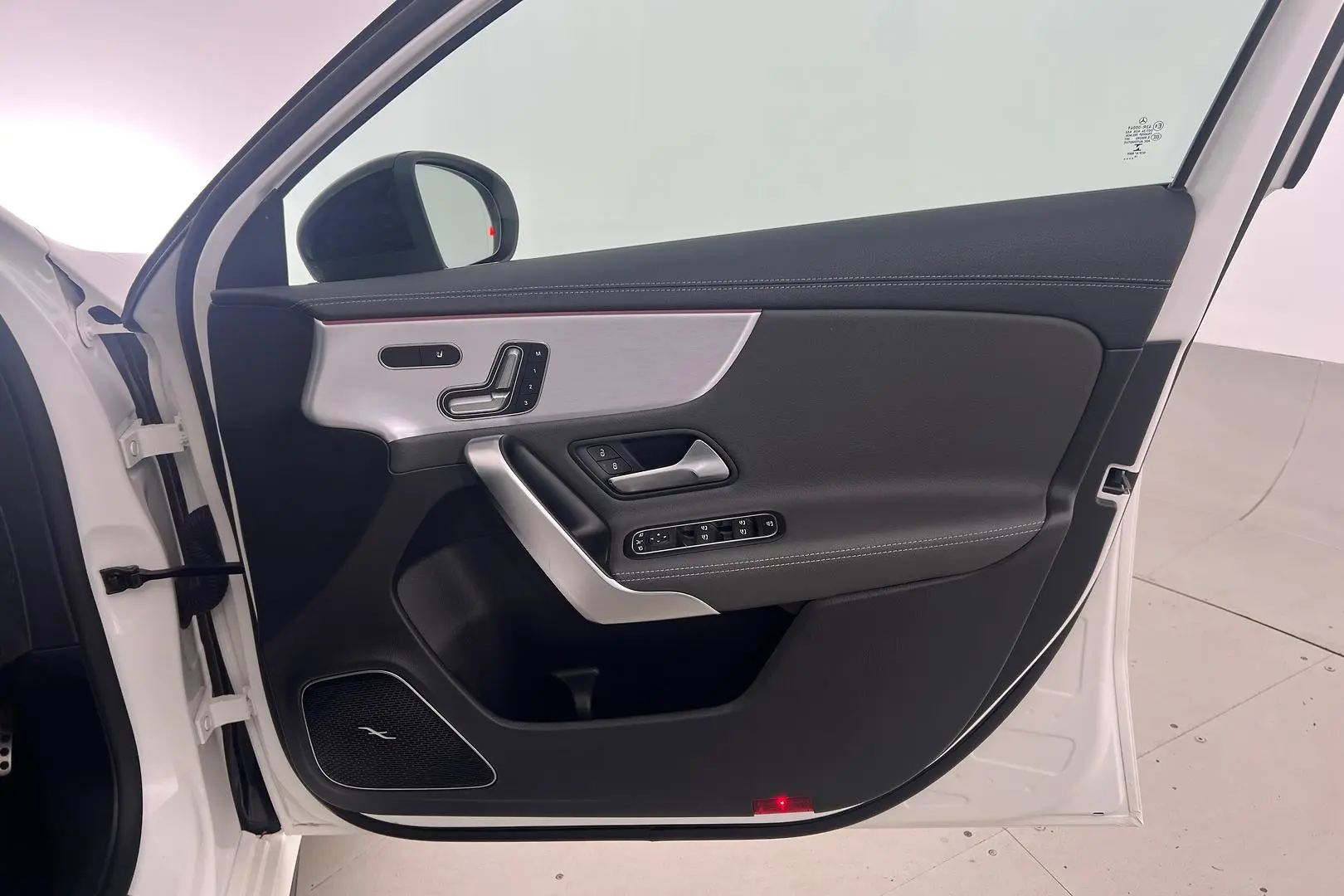 2020 Mercedes-Benz A-Class Gallery Image 11