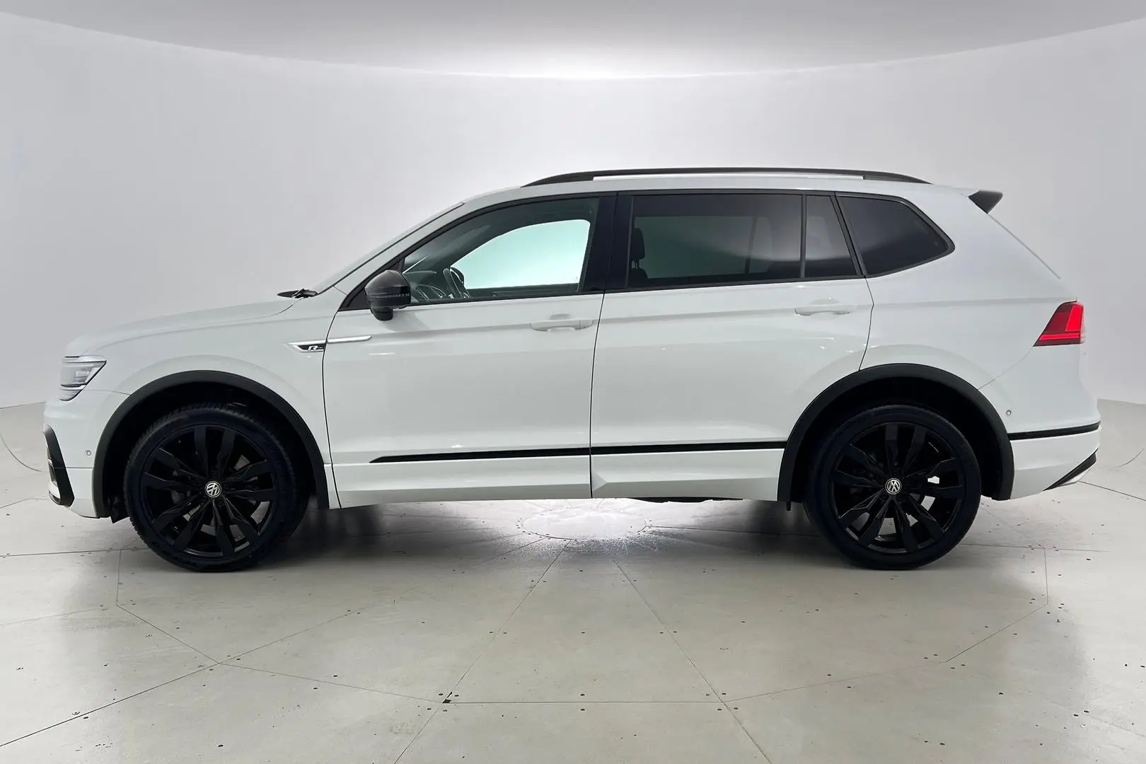 2021 Volkswagen Tiguan Gallery Image 8