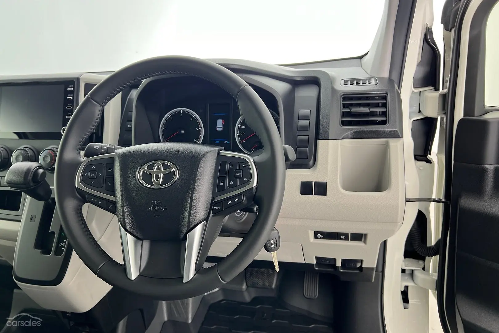 2020 Toyota Hiace Image 10