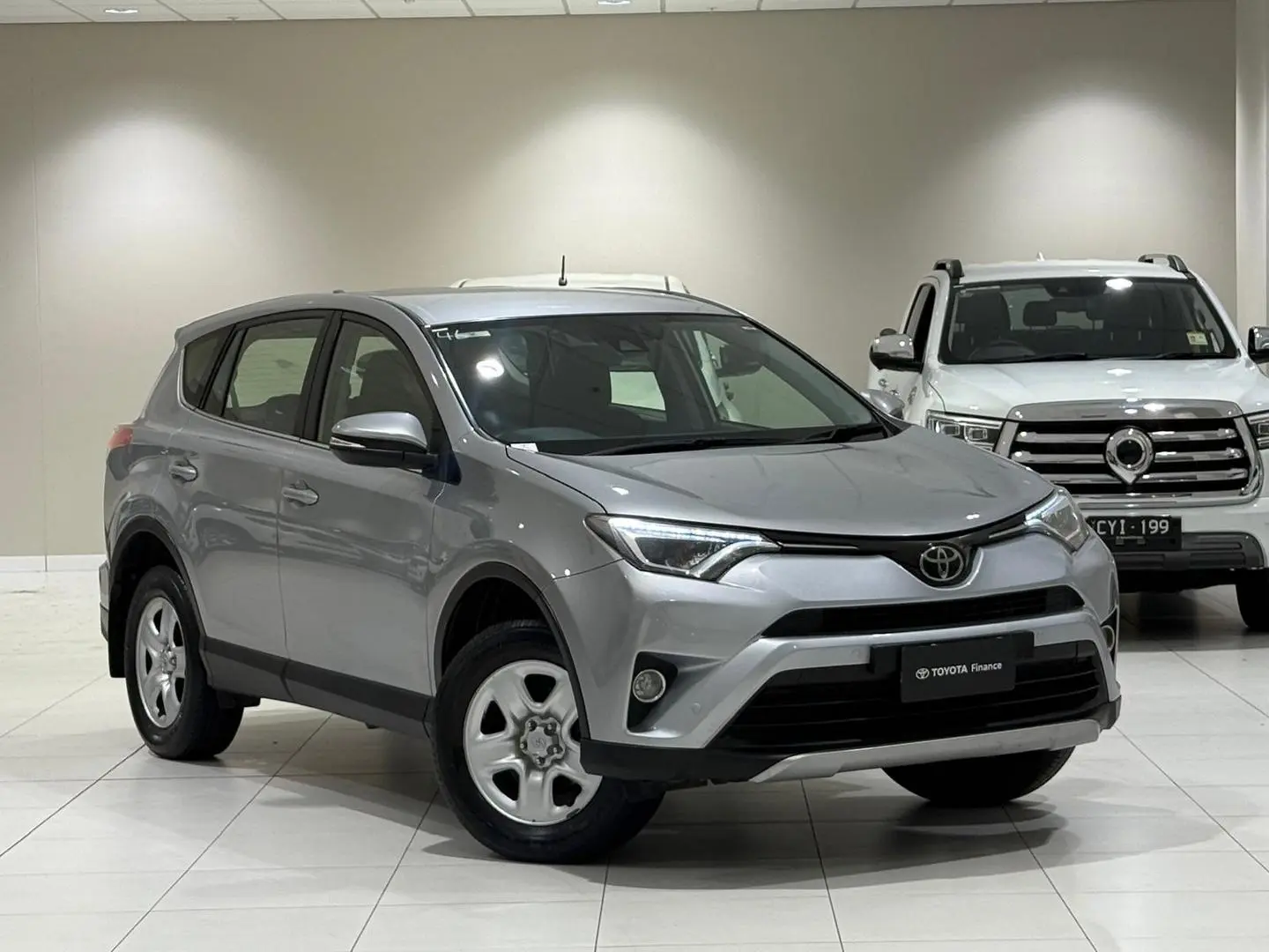2017 Toyota RAV4 Gallery Image 1
