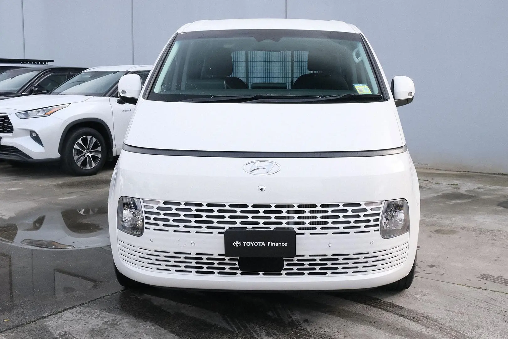 2021 Hyundai STARIA LOAD Gallery Image 3