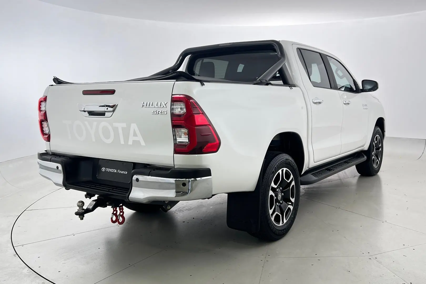 2020 Toyota Hilux Gallery Image 8