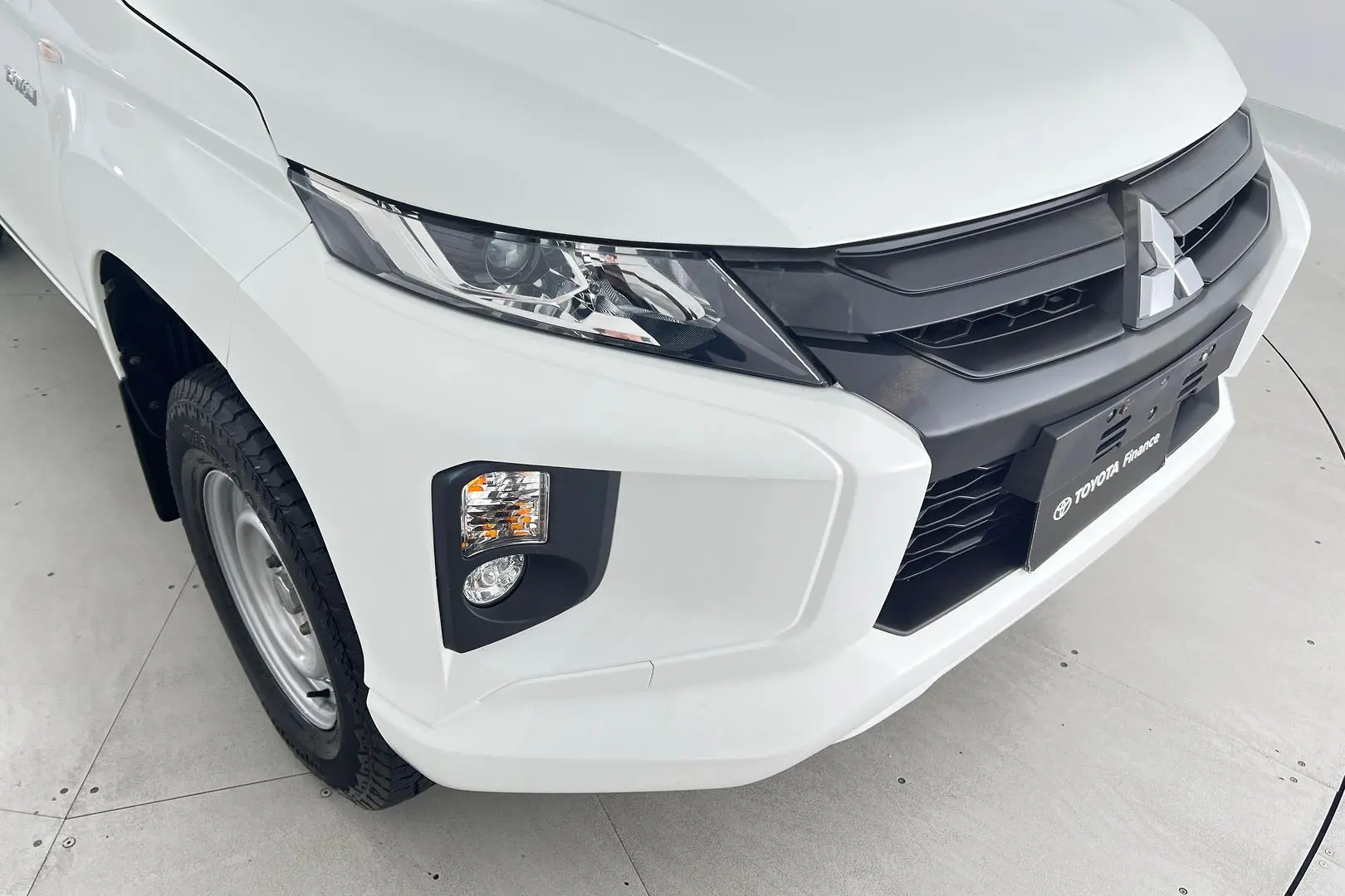 2019 Mitsubishi Triton Image 3