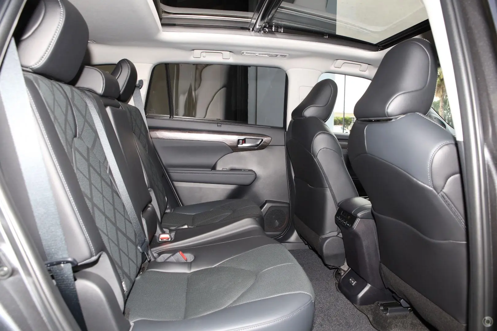 2024 Toyota Kluger Gallery Image 6