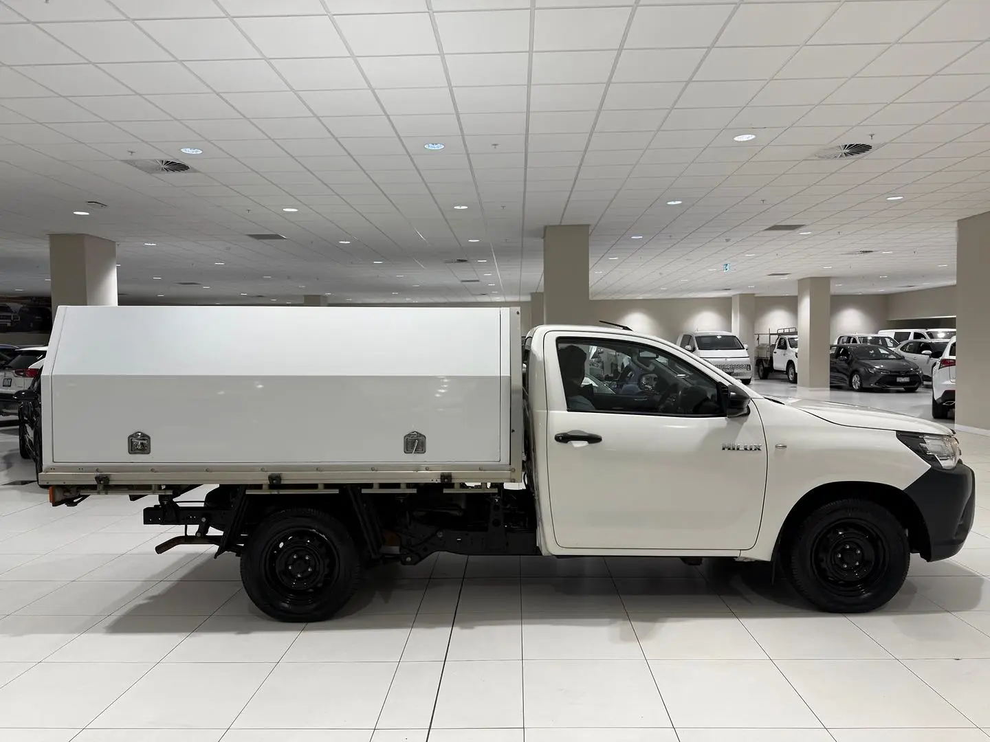 2019 Toyota Hilux Gallery Image 2