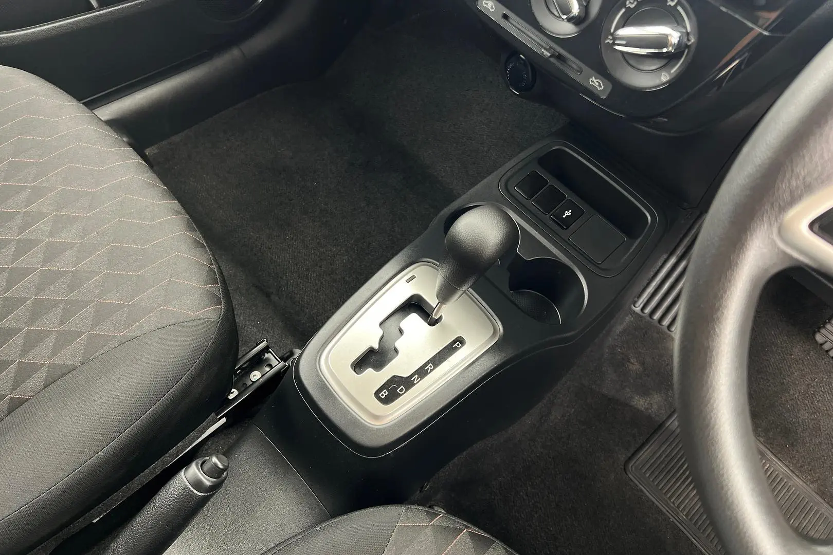 2020 Mitsubishi Mirage Gallery Image 20