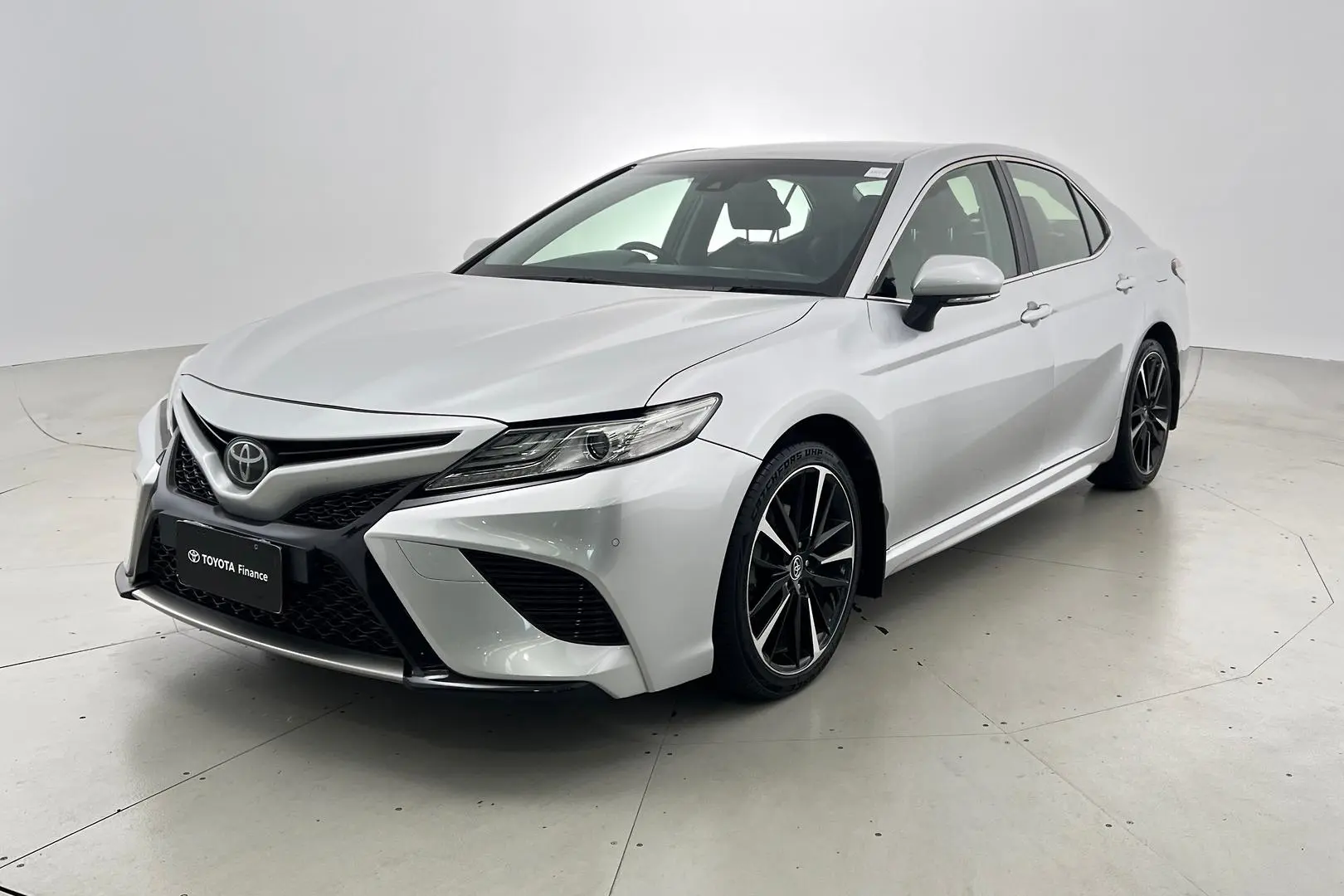 2018 Toyota Camry Gallery Image 2