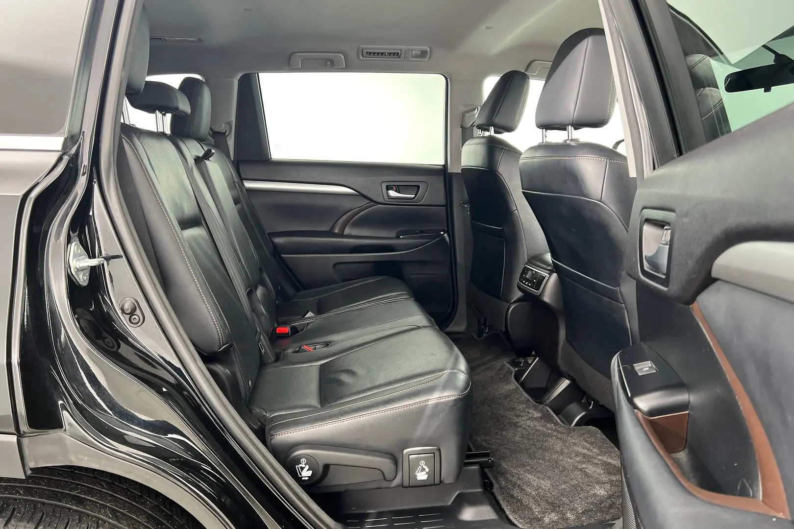 2014 Toyota Kluger Gallery Image 12