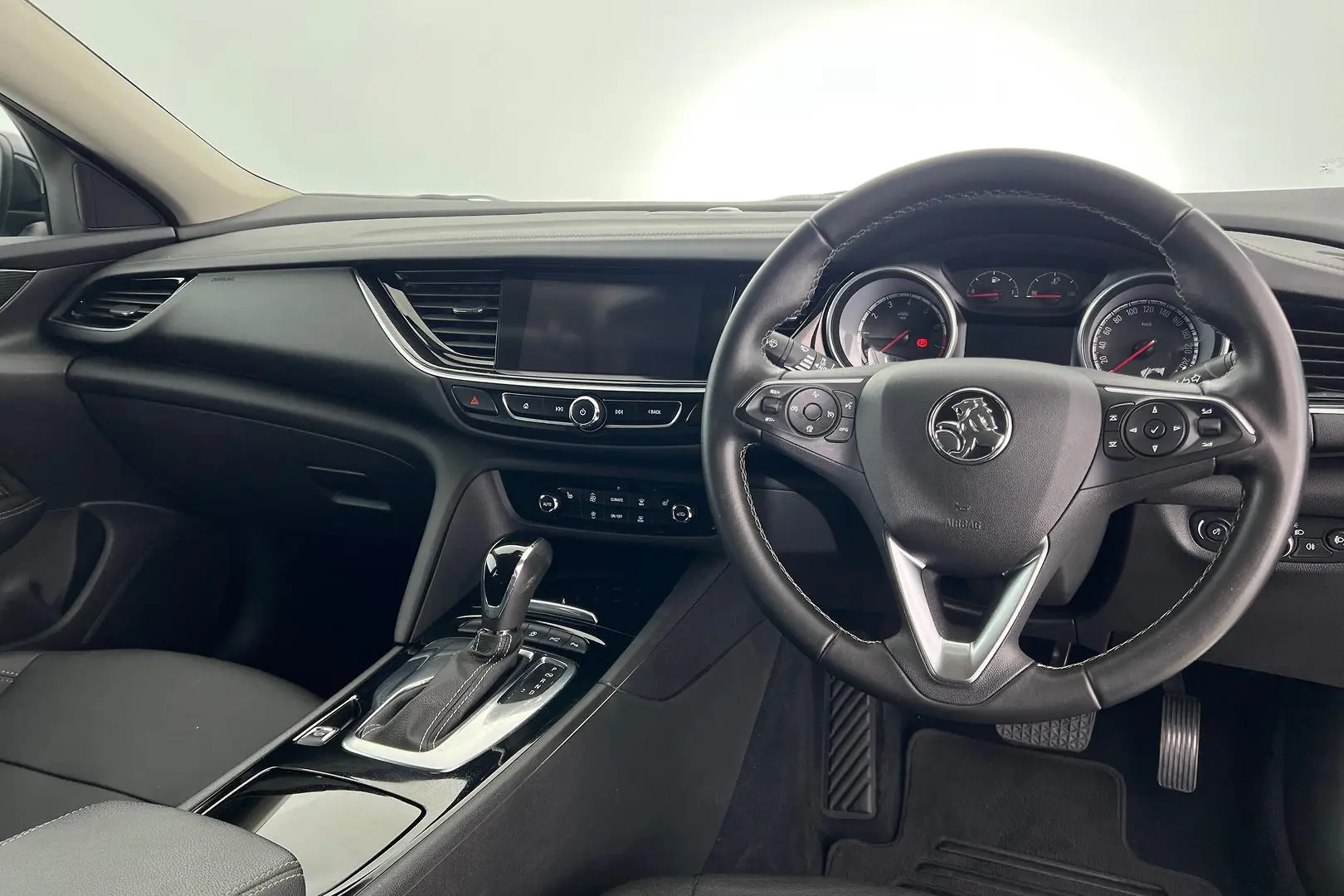 2019 Holden Calais Gallery Image 12