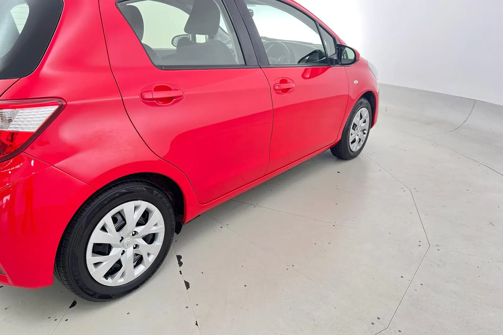 2019 Toyota Yaris Gallery Image 5