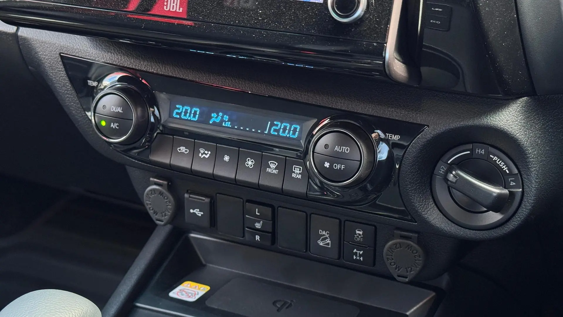 2024 Toyota Hilux Gallery Image 35