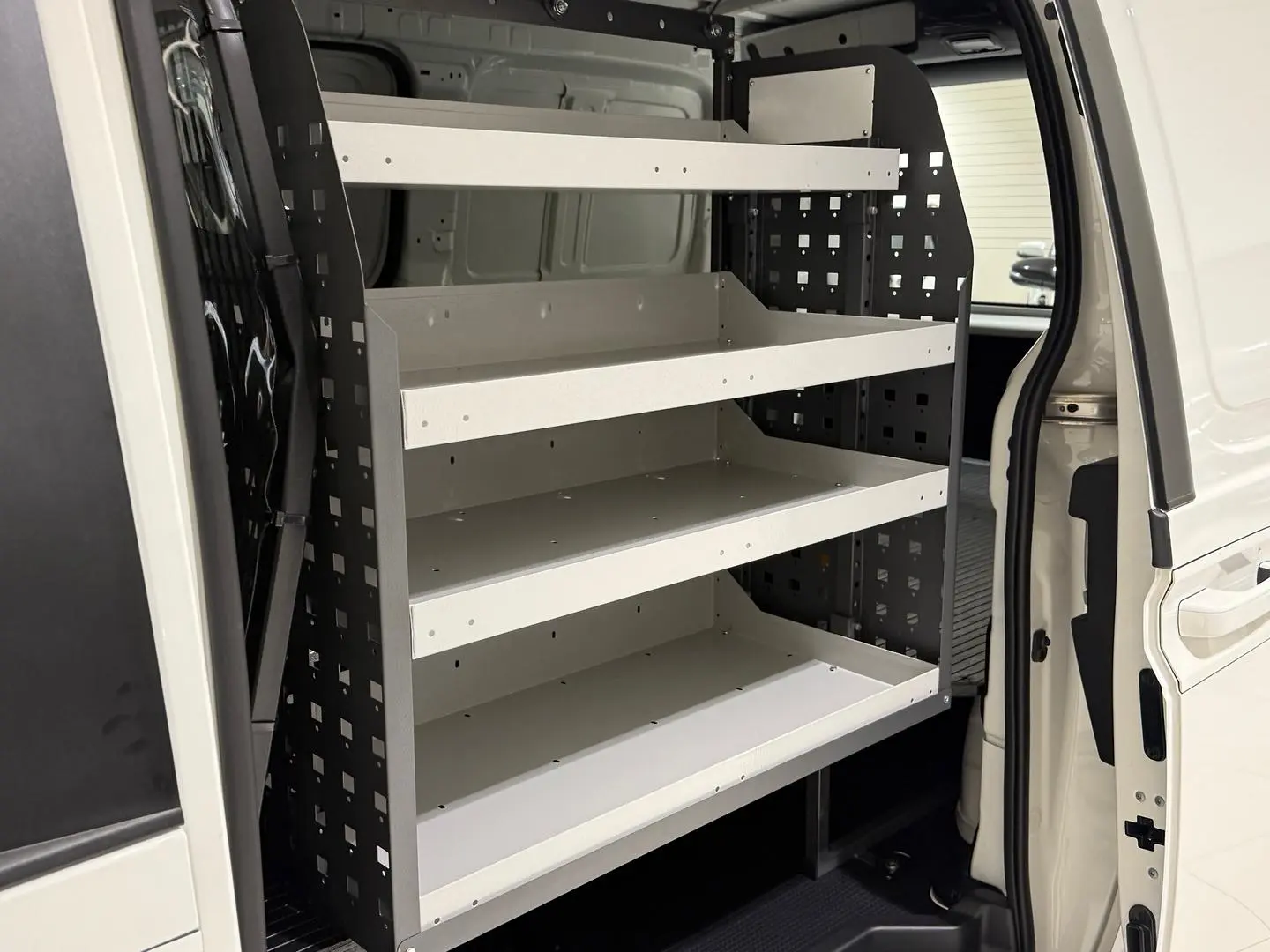 2022 Hyundai STARIA LOAD Gallery Image 11