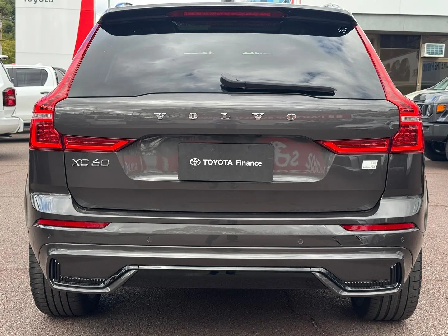 2022 Volvo XC60 Gallery Image 6