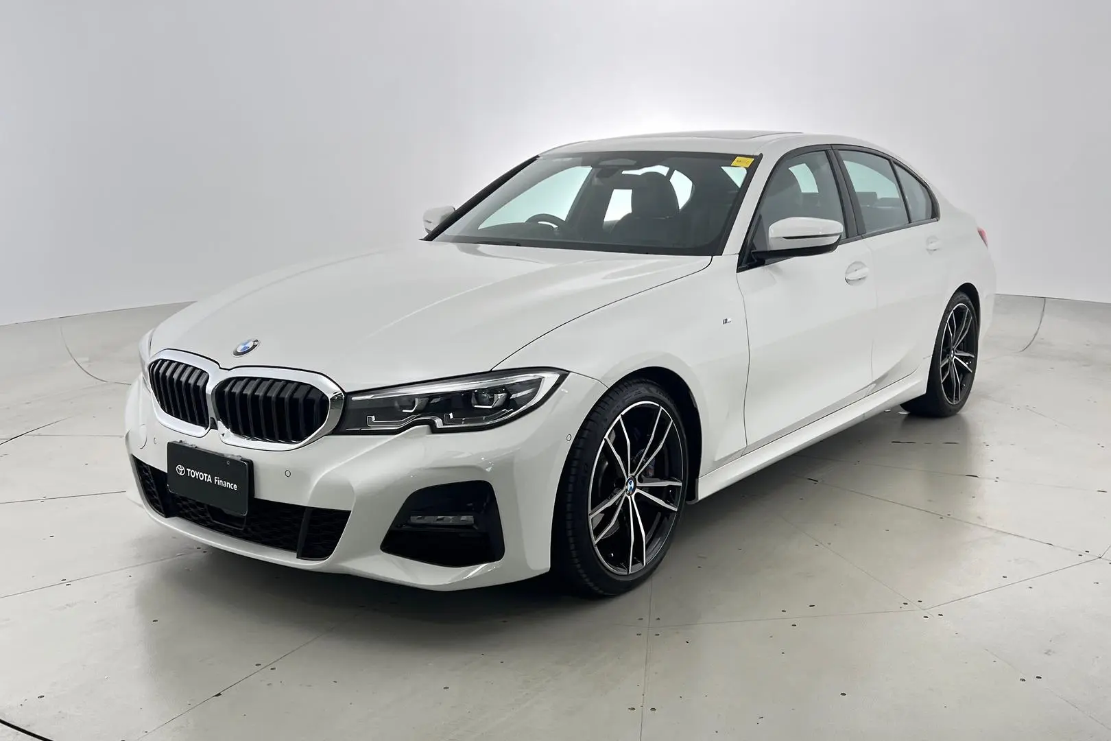 2019 BMW 3 Series Gallery Image 9