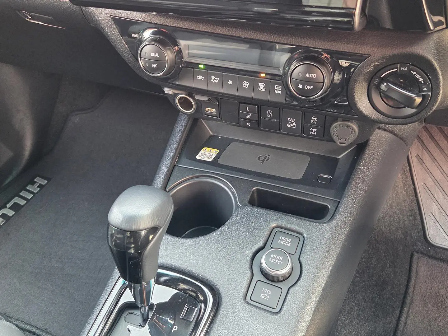 2024 Toyota Hilux Gallery Image 27