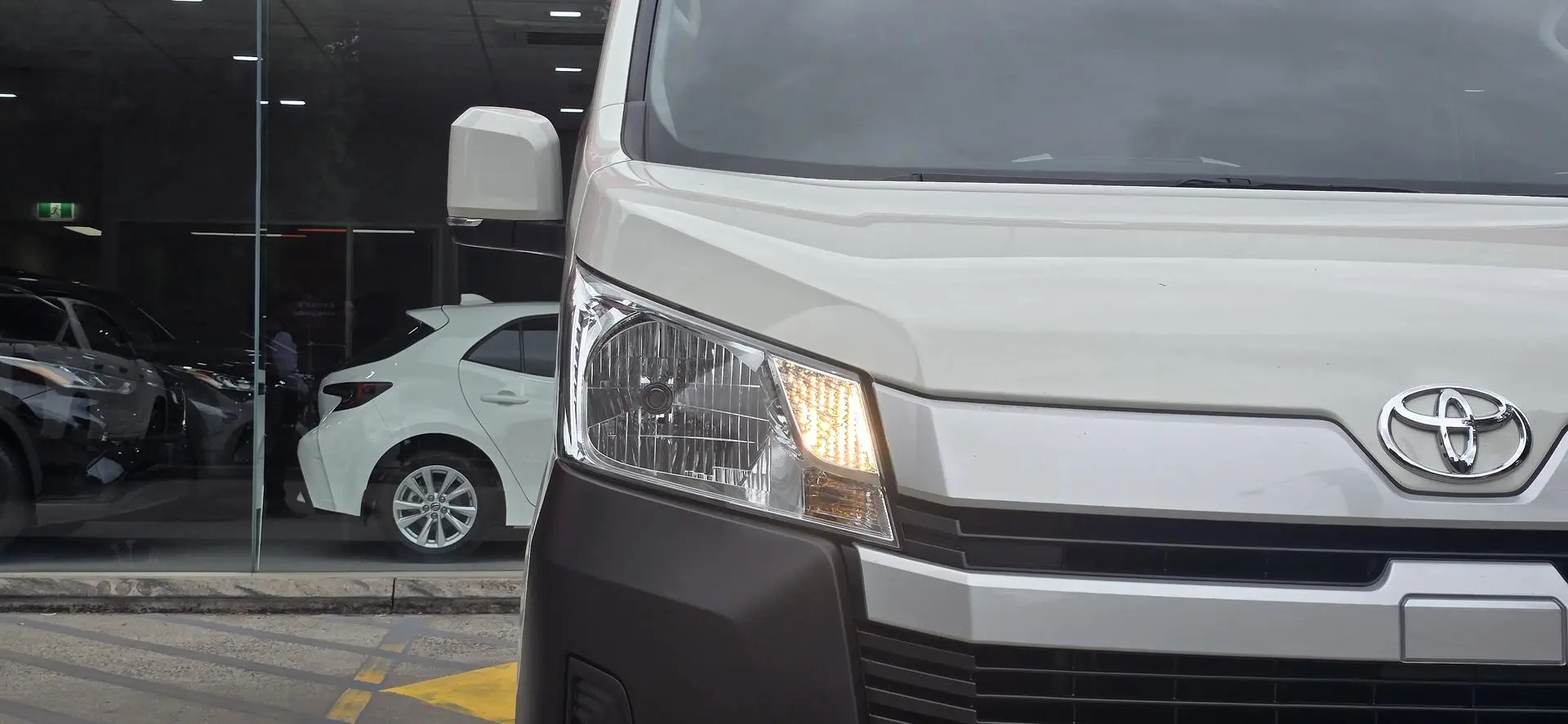 2022 Toyota Hiace Gallery Image 10