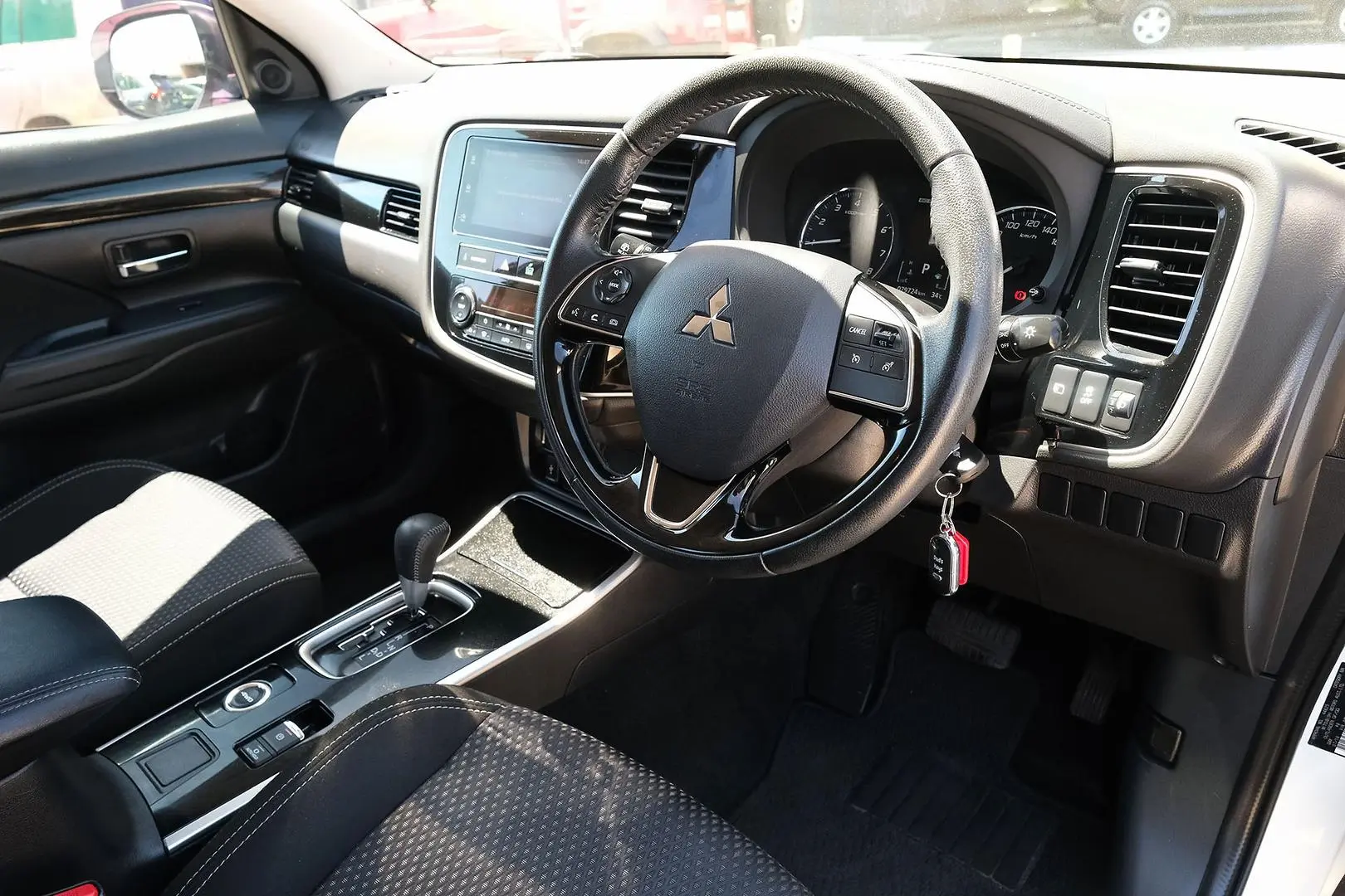 2018 Mitsubishi Outlander Gallery Image 7