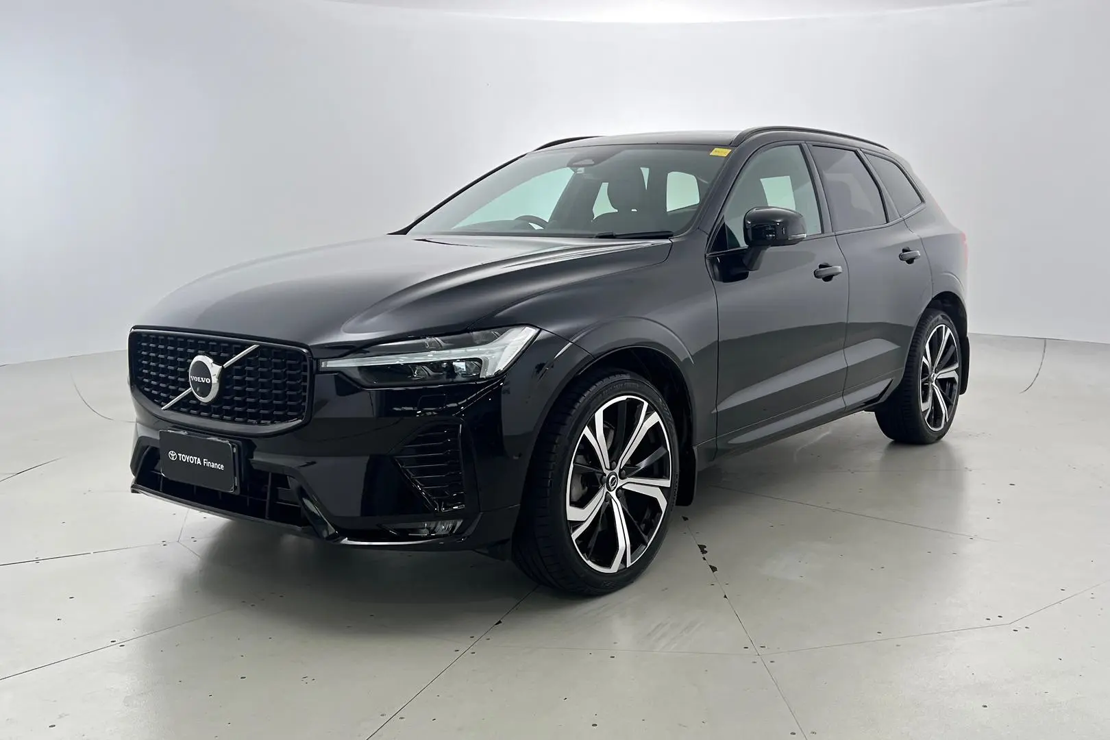 2021 Volvo XC60 Gallery Image 3