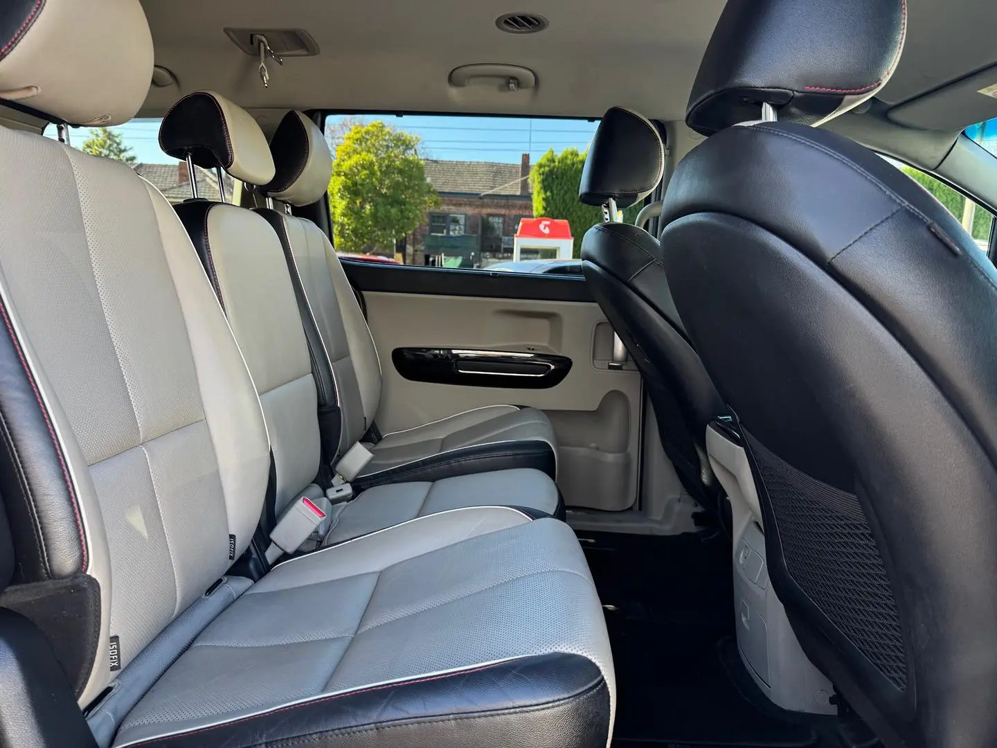 2018 Kia Carnival Gallery Image 23