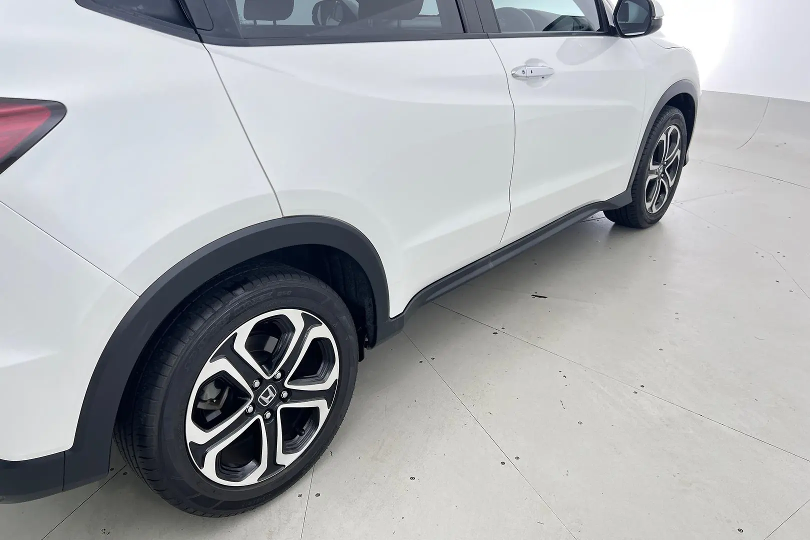 2016 Honda HR-V Gallery Image 12