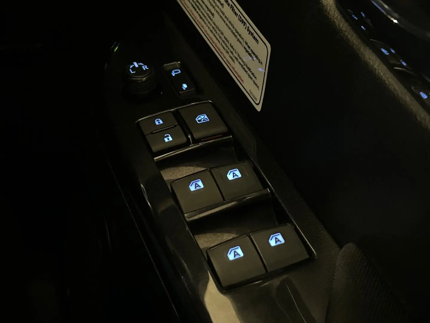 2021 Toyota Hilux Gallery Image 24