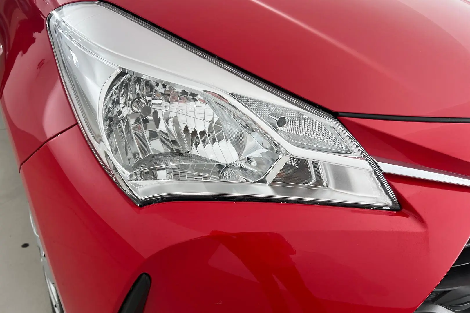 2019 Toyota Yaris Gallery Image 2
