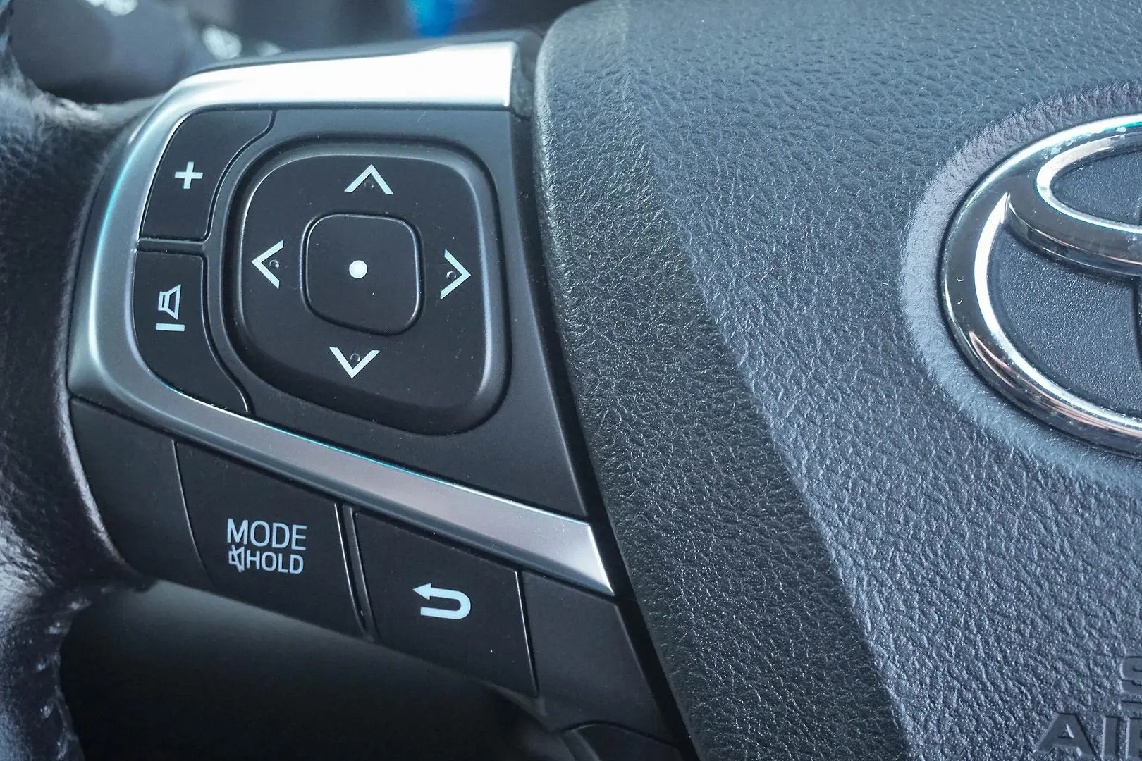 2015 Toyota Camry Gallery Image 9