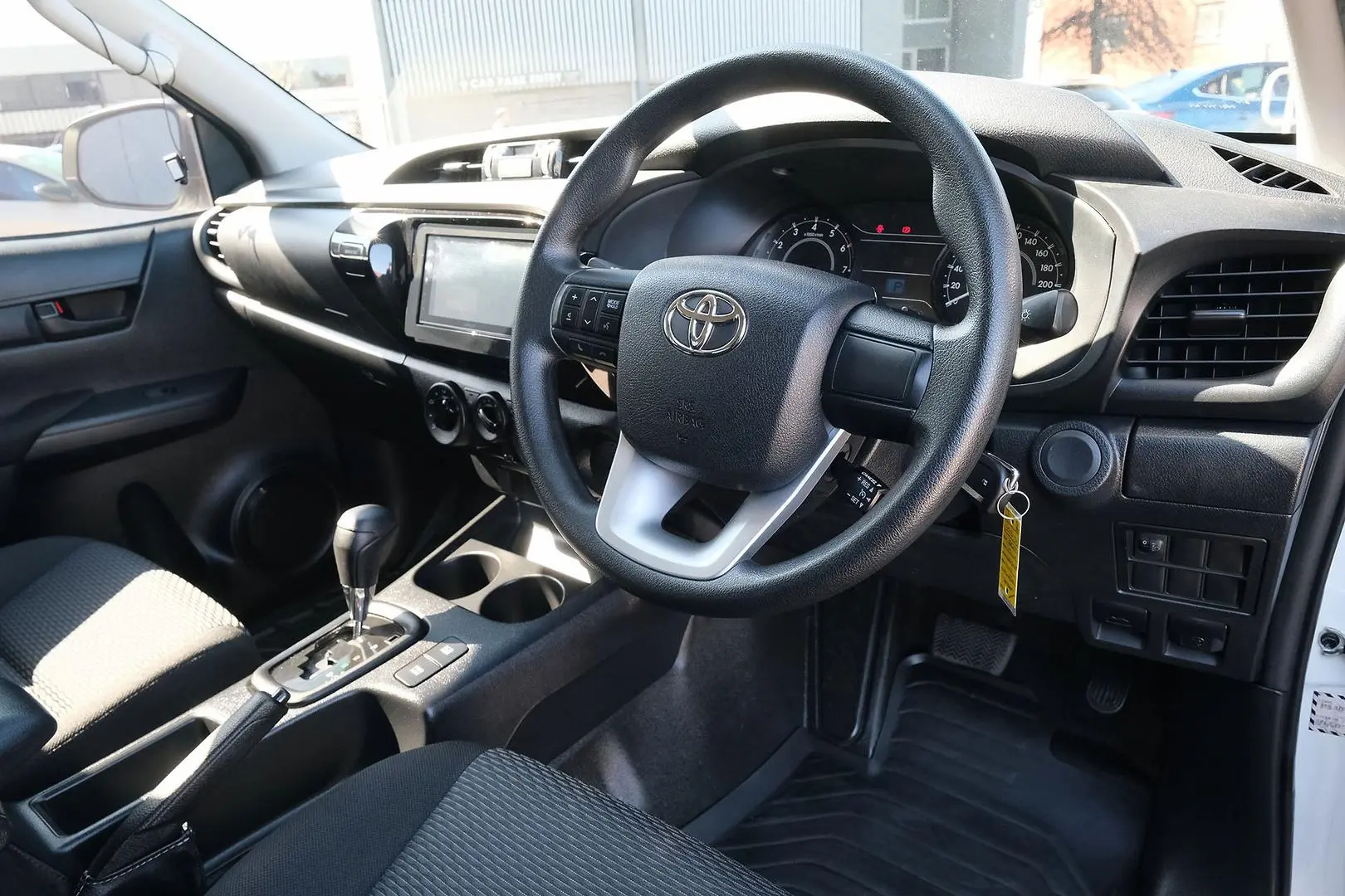 2017 Toyota Hilux Gallery Image 7