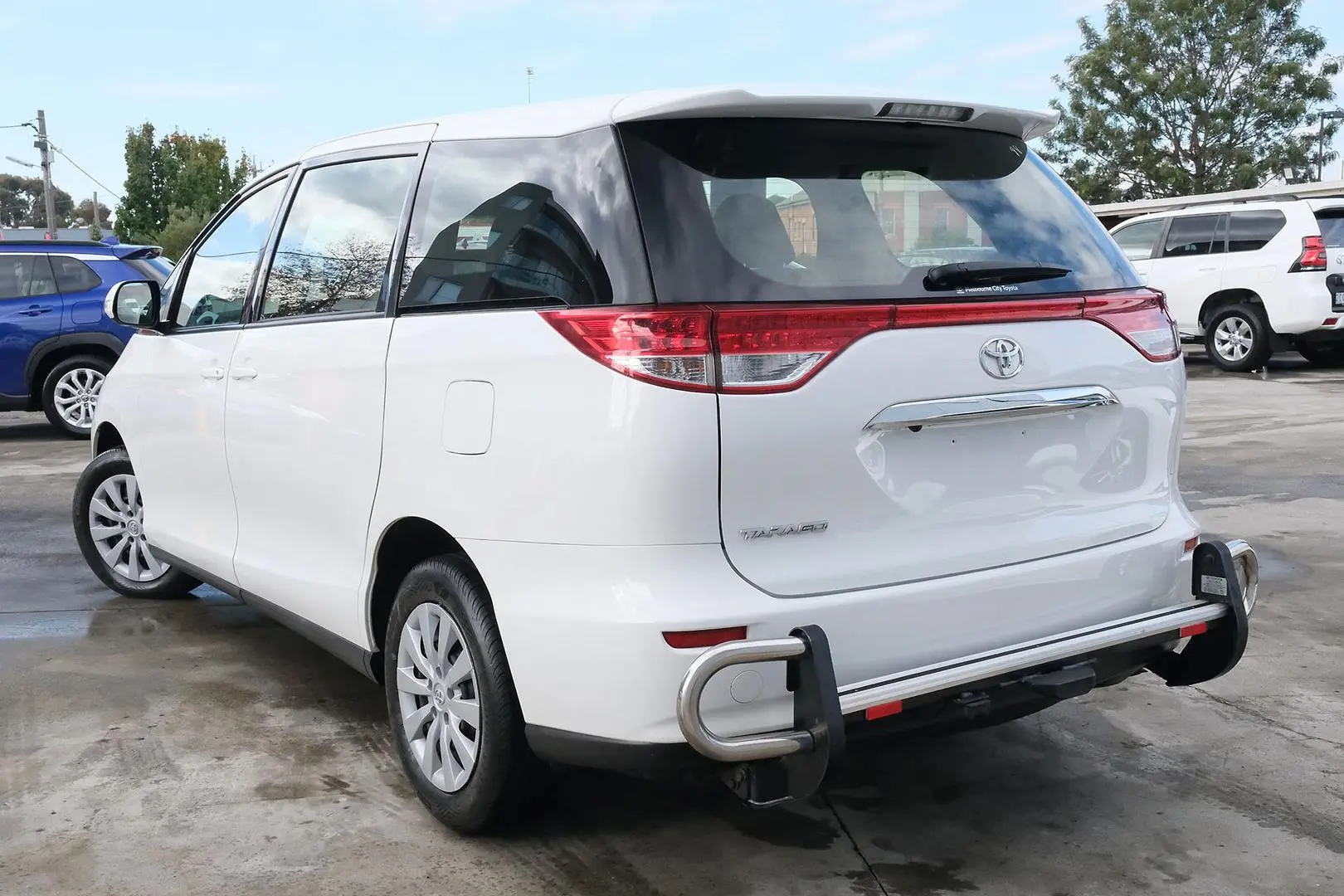 2017 Toyota Tarago Gallery Image 2