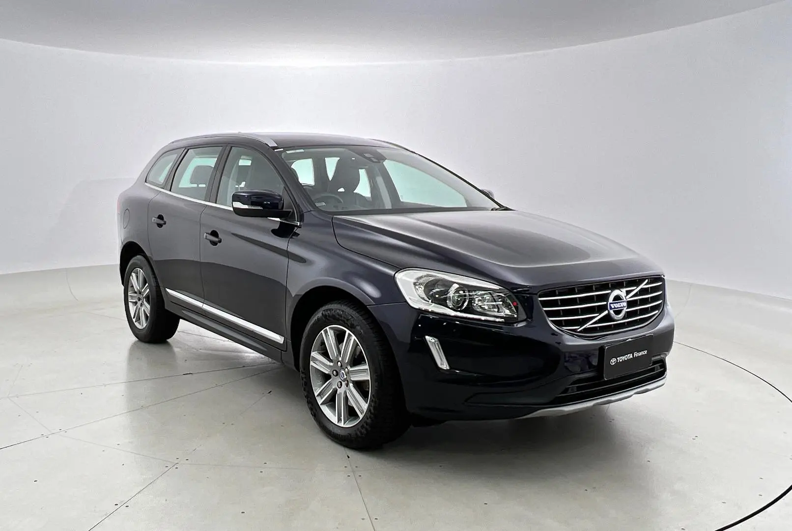 2015 Volvo XC60 Image 1