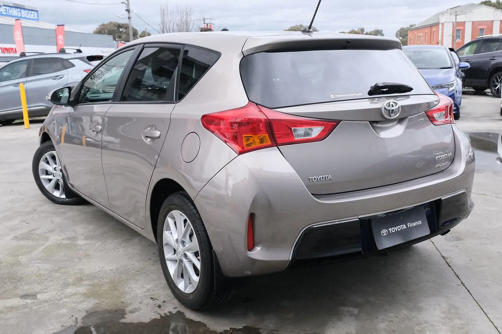 2013 Toyota Corolla Gallery Image 2