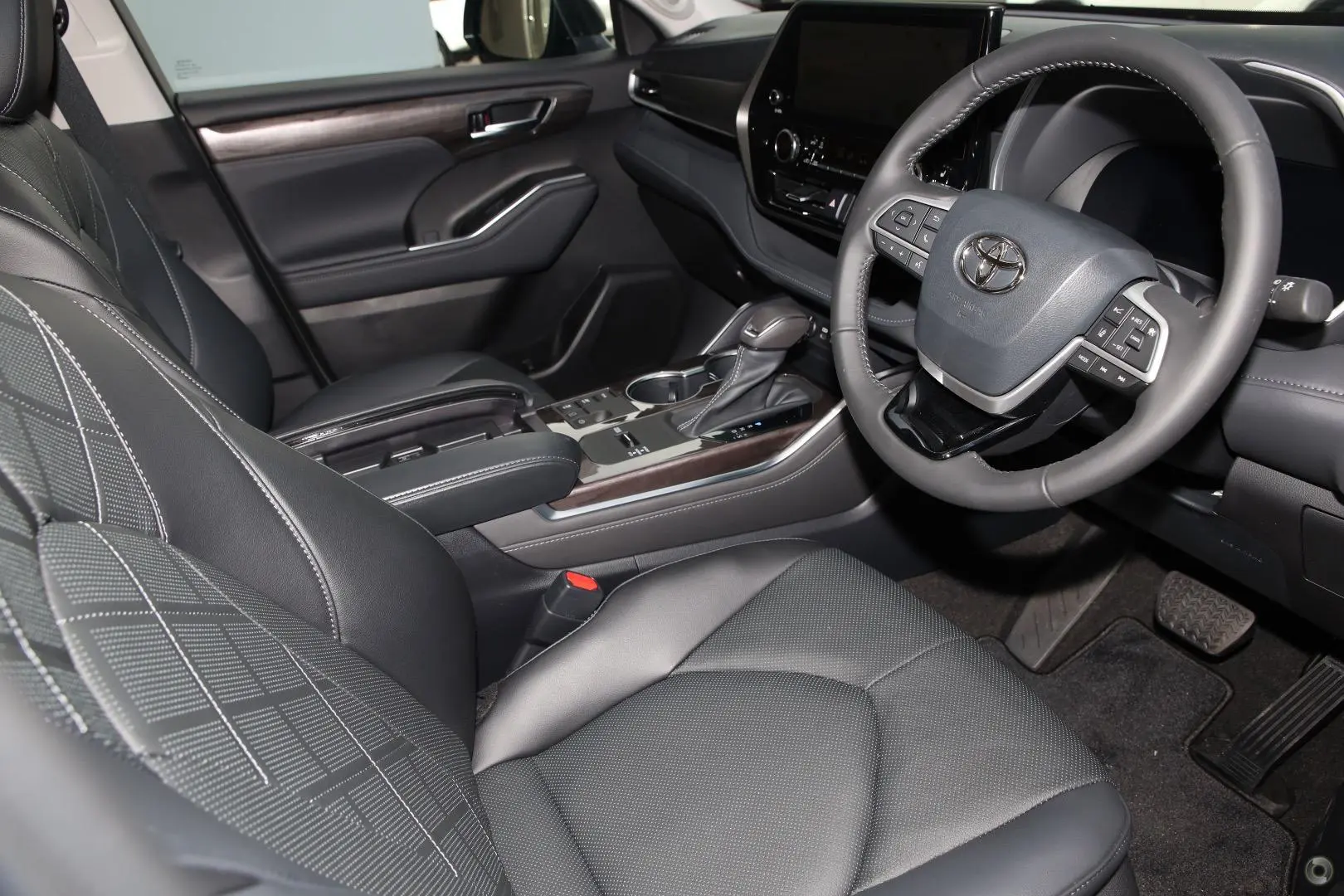 2024 Toyota Kluger Gallery Image 5