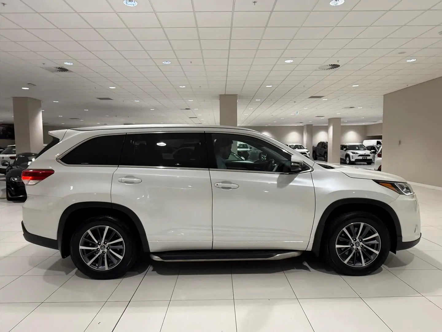 2019 Toyota Kluger Gallery Image 2