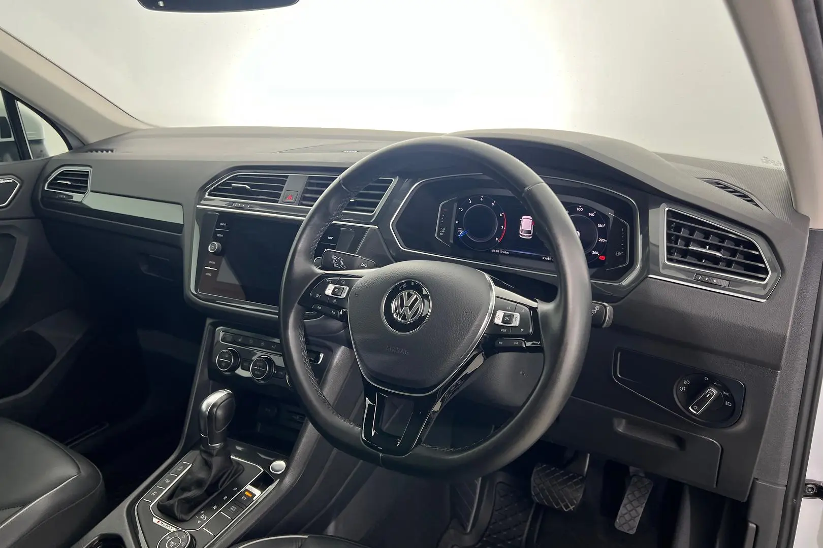 2019 Volkswagen Tiguan Gallery Image 12