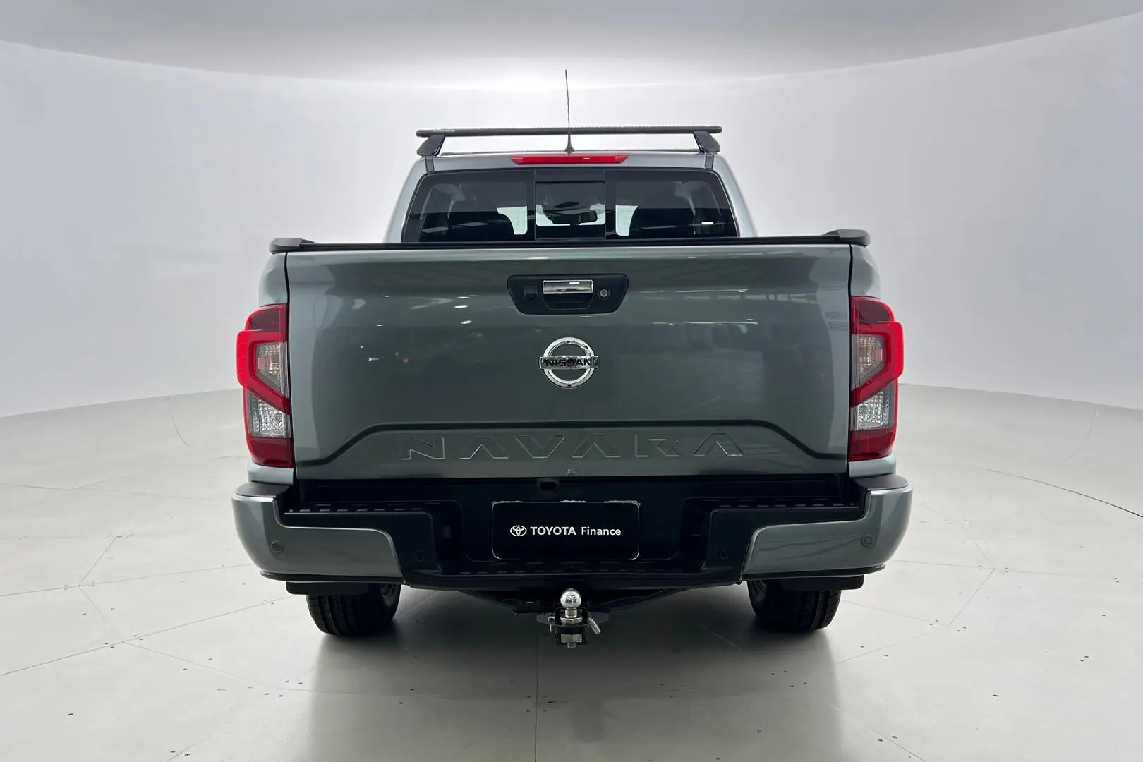 2021 Nissan Navara Gallery Image 6